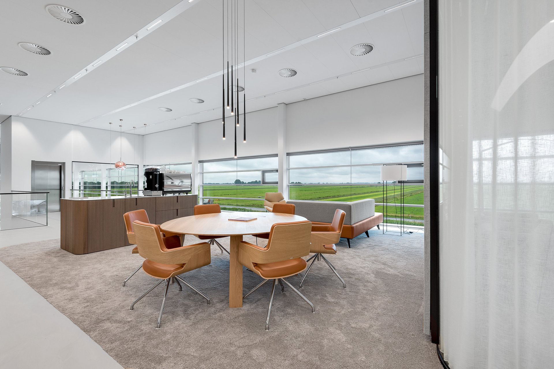 Integrated R&D office showroom for Family owned betap