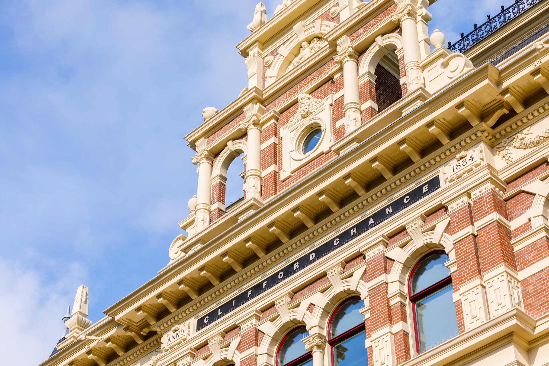 Exterior view of Clifford Chance Droogbak building