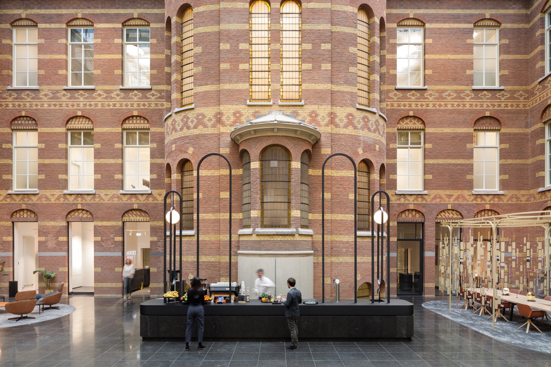 Dynamic atrium of Clifford Chance Droogbak