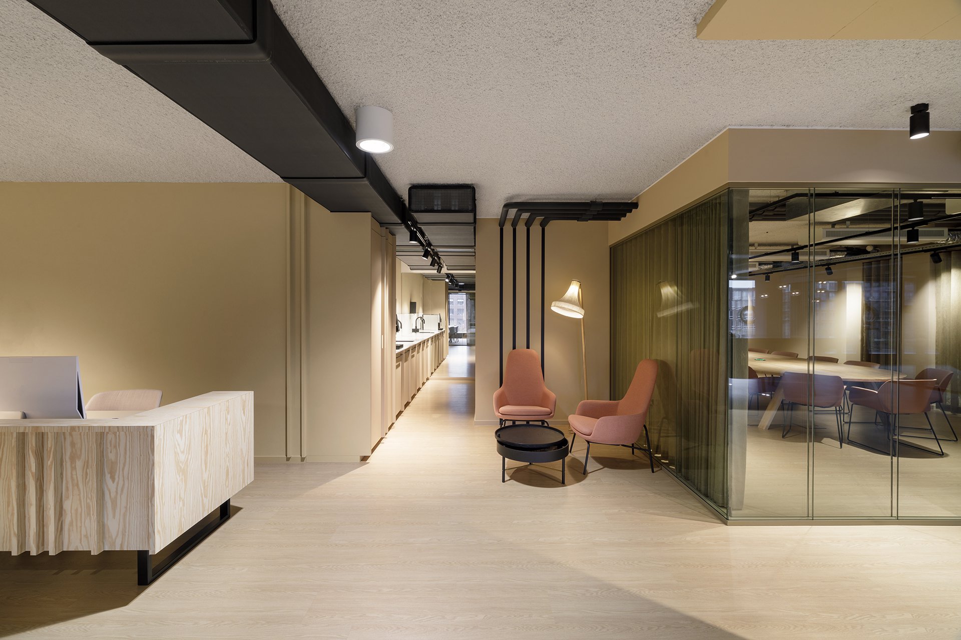 Architecture design, Fokkema & Partners, Zuidbroek Notarissen, warm, transparant kantoorinterieur met ronde details and line patterns