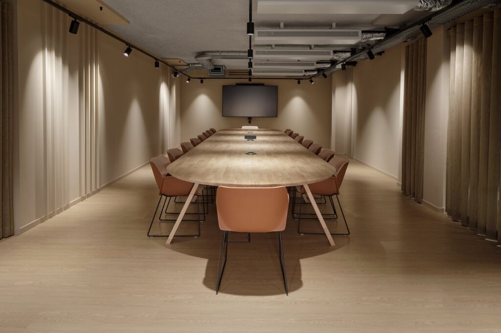 Architecture design, Fokkema & Partners, Zuidbroek Notarissen, warm, transparant kantoorinterieur met ronde details en lijnenspel