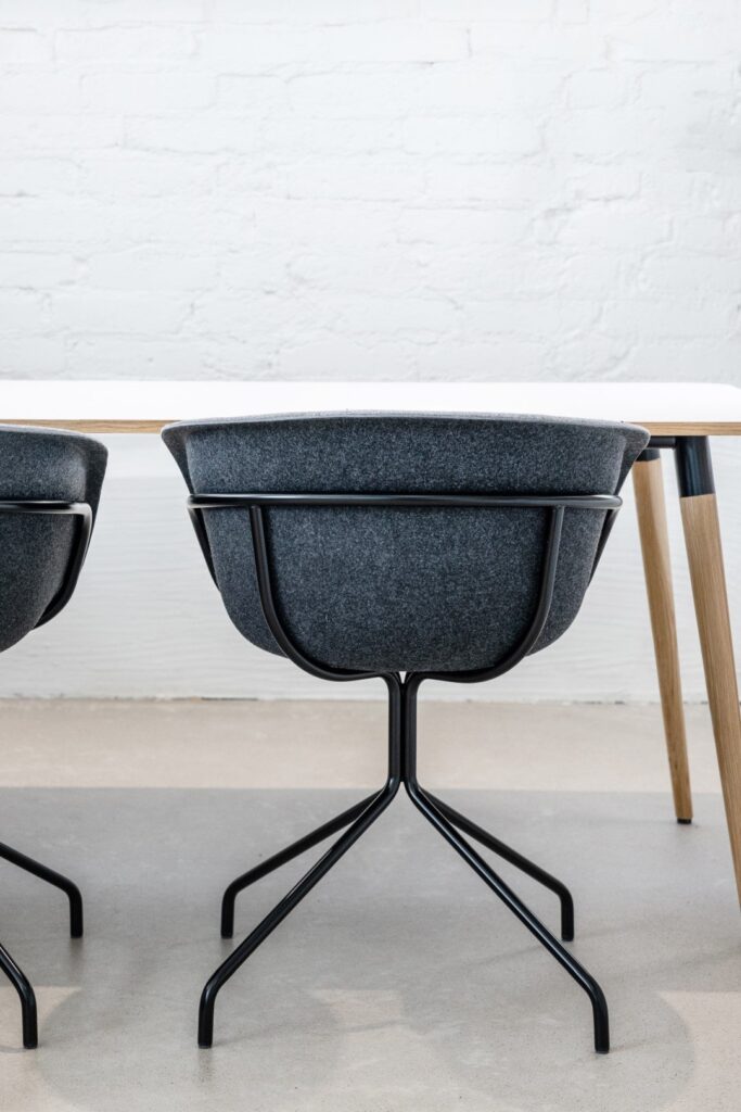The CARRII chair with a frame of slender tubes supporting the shell.