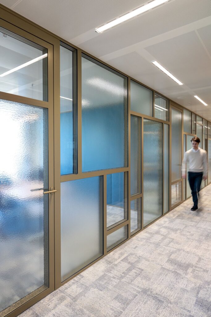 Biophilic Mondriaan wall of figure glass