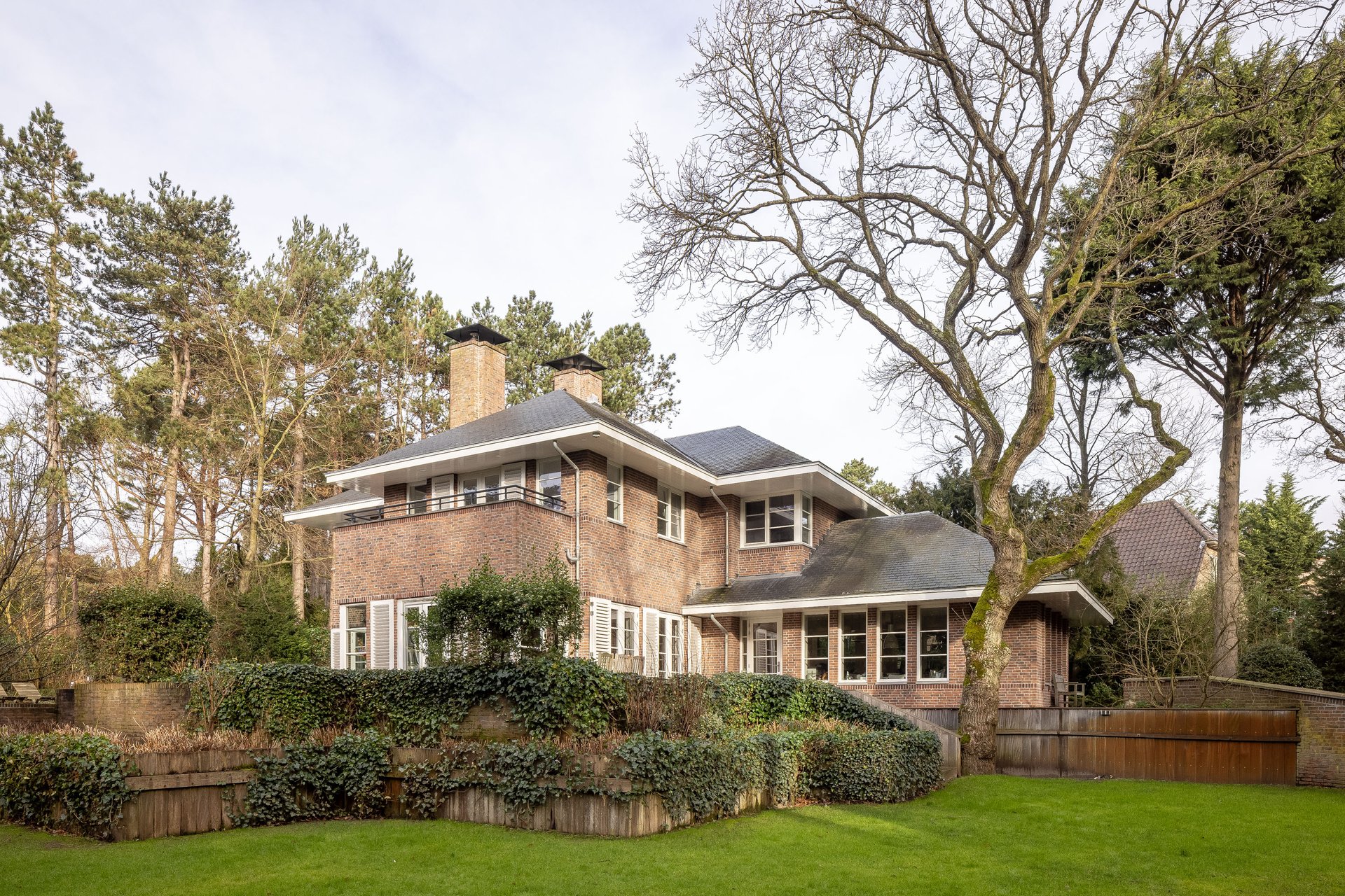 Luxurious villa with garden views from every angle