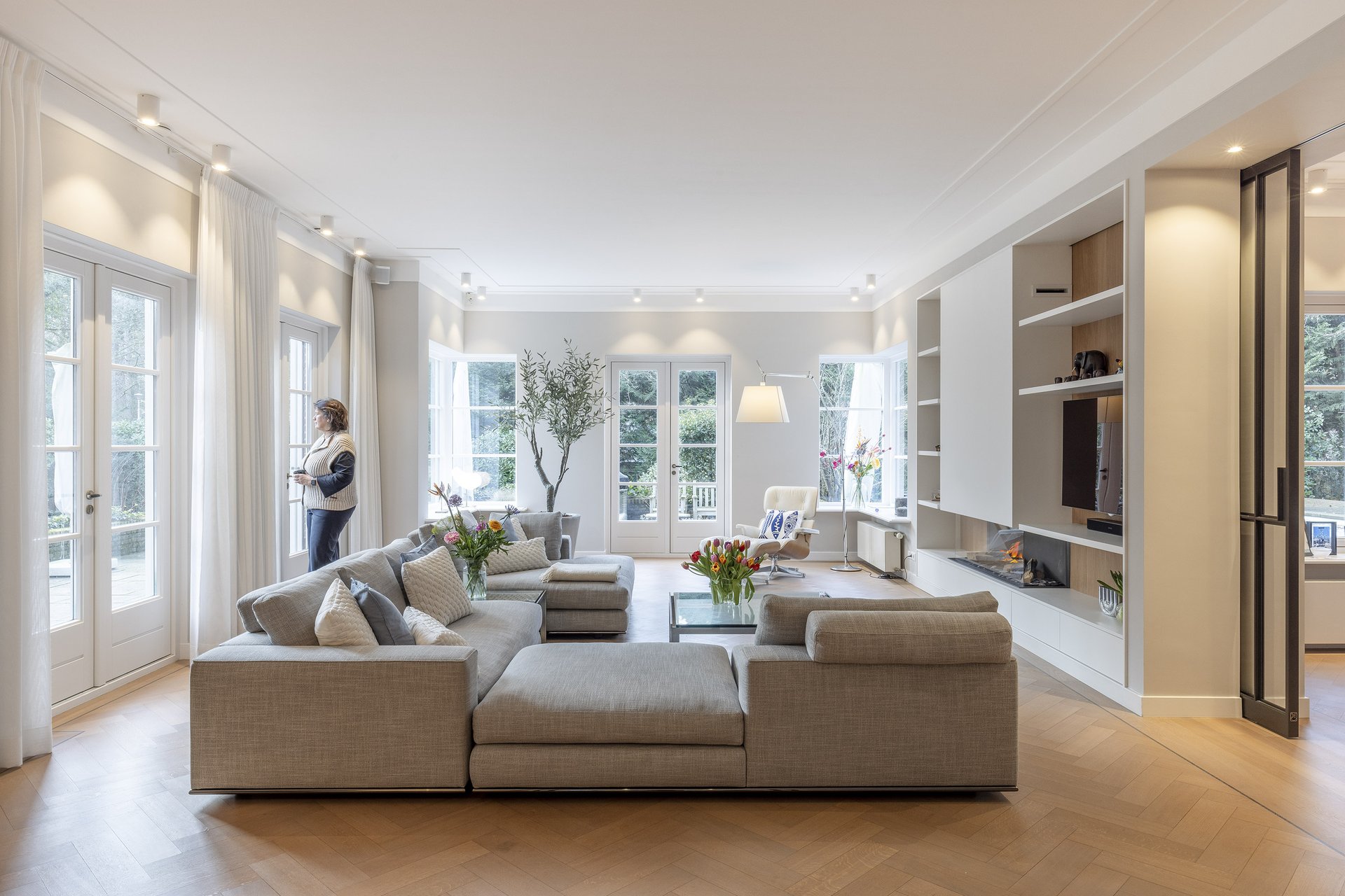 Luxurious villa with garden views from every angle