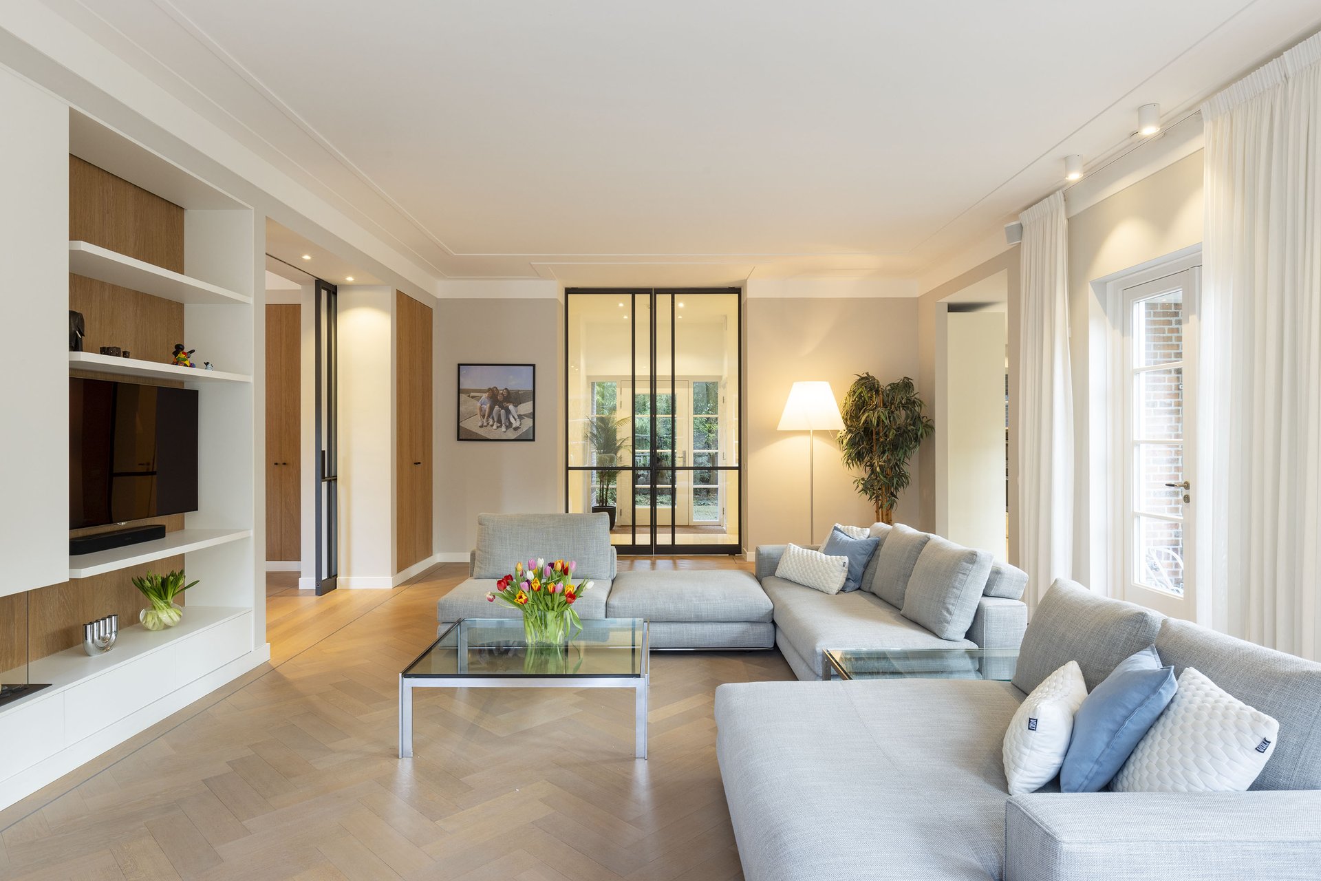 Luxurious villa with garden views from every angle