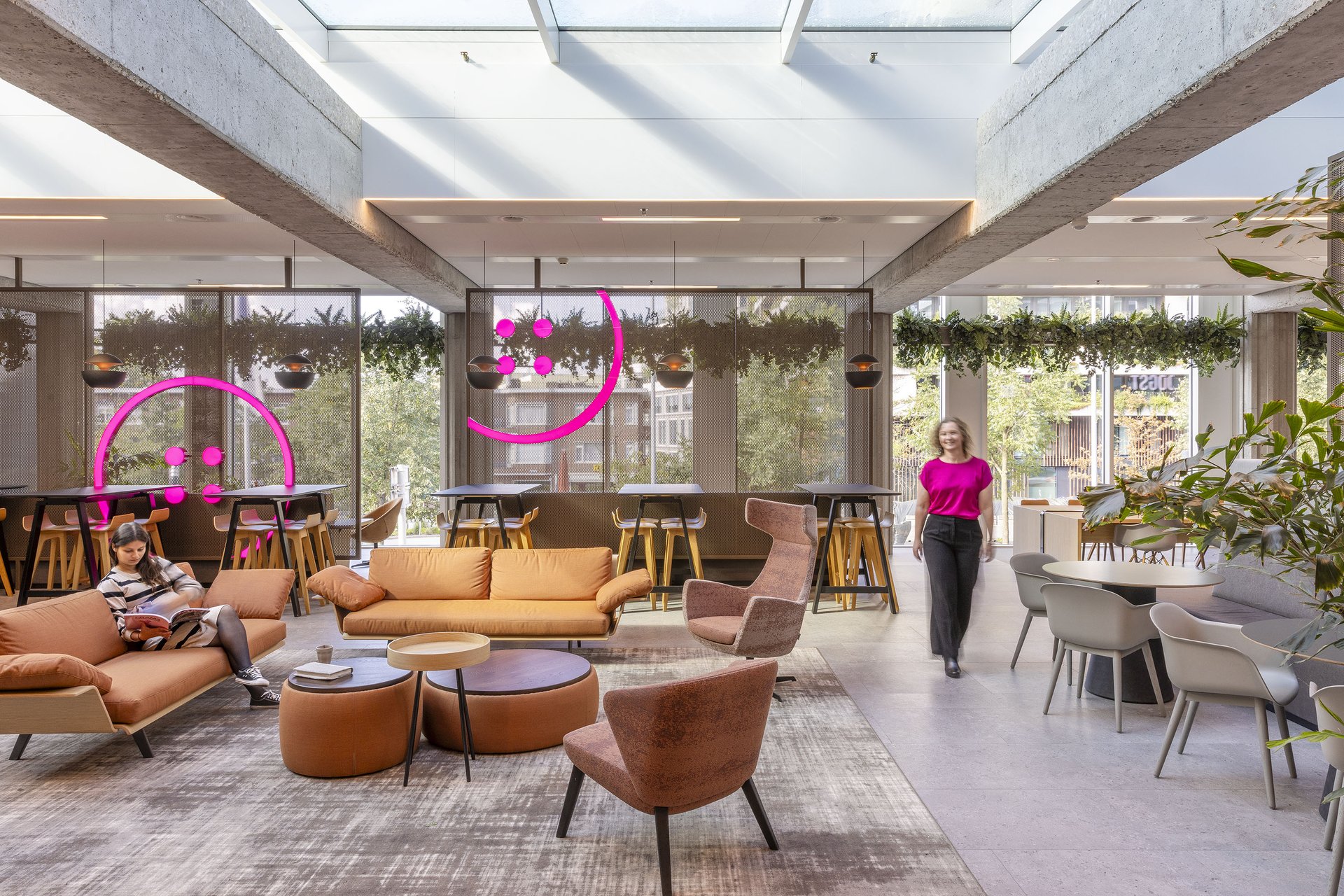 Untangling De Knoop: Connecting with a touch of pink