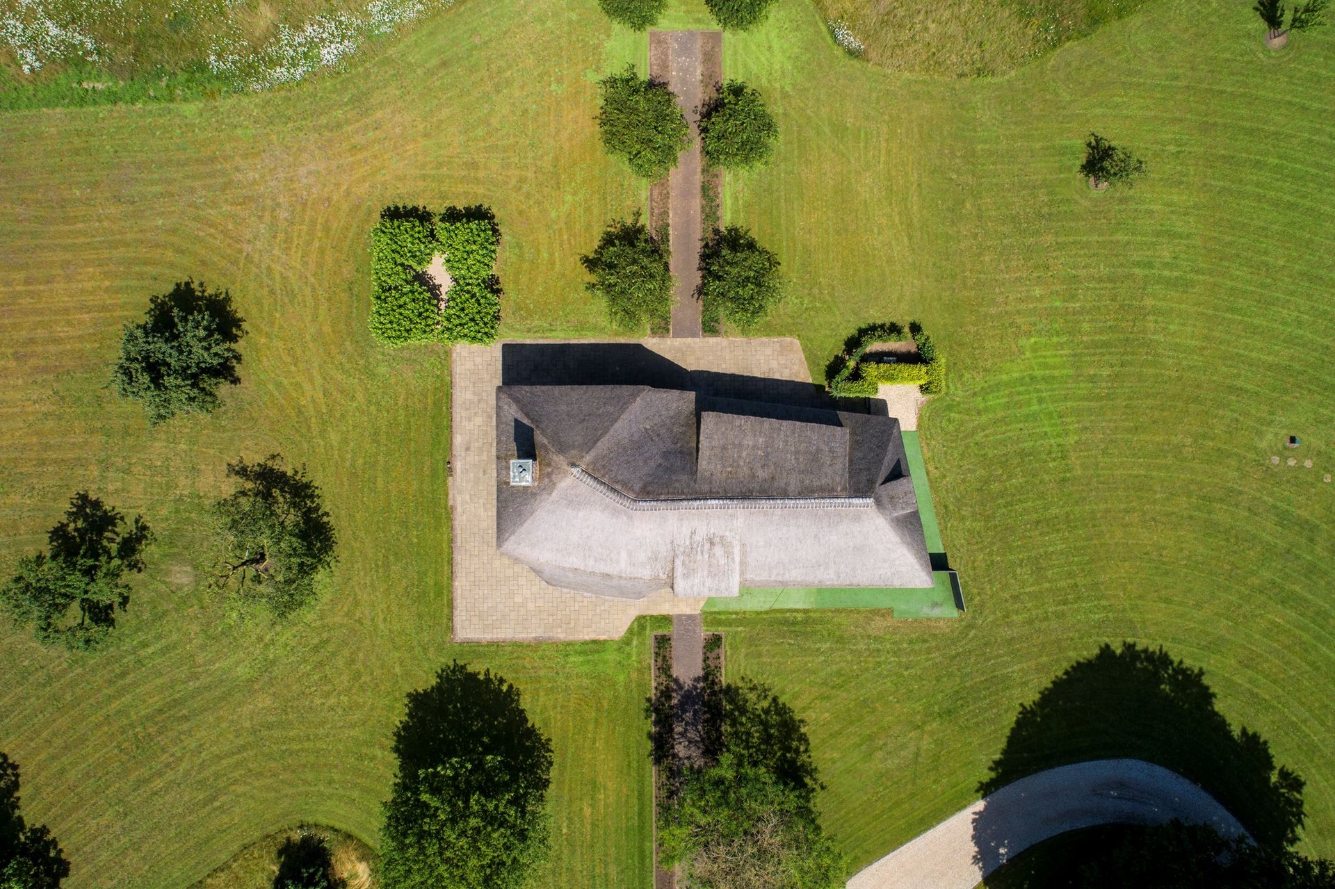 A country estate with an ever-changing silhouette