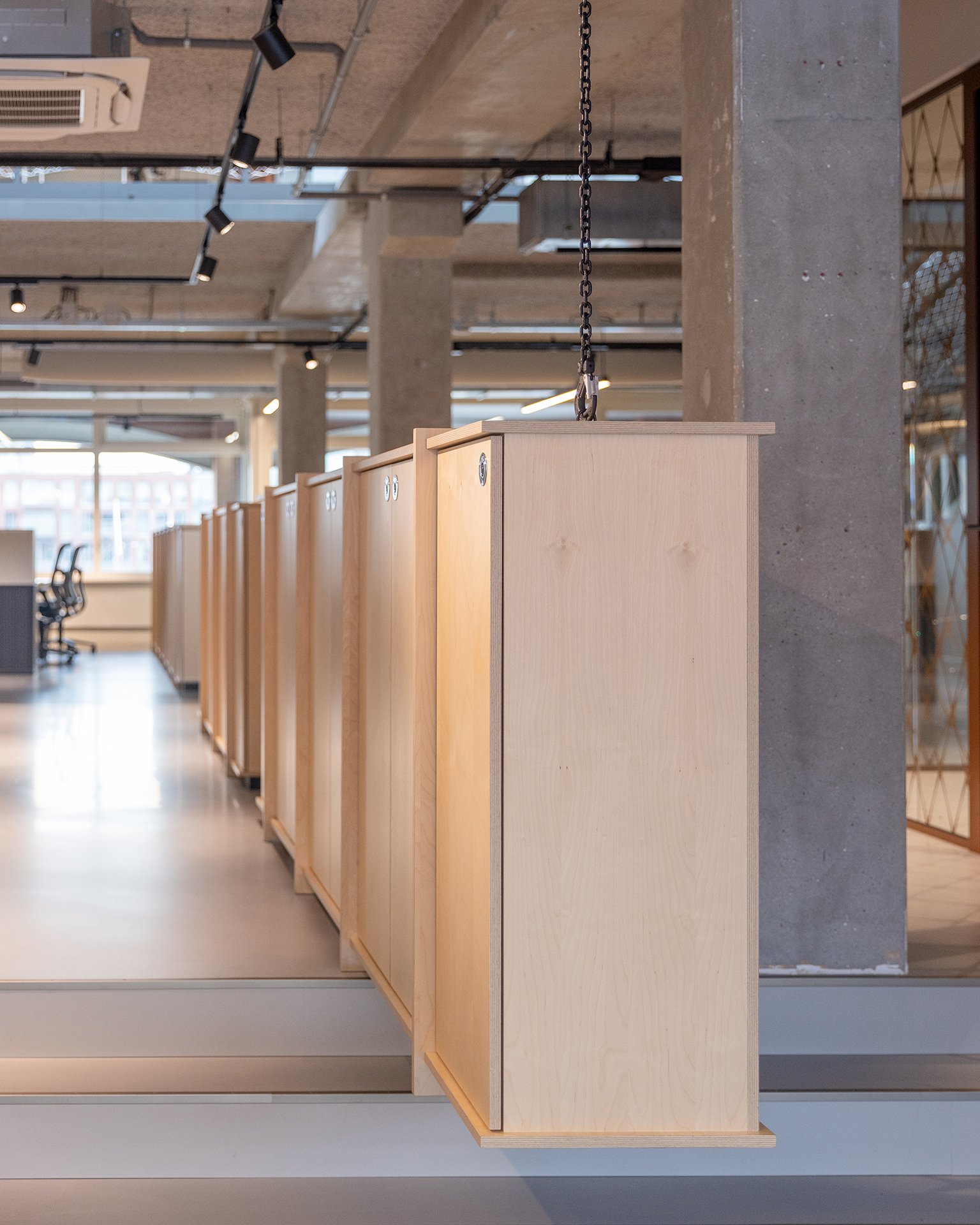 Architectuur ontwerp, architectenbureau Fokkema & Partners, accountant kantoor, gietvloer, op maat gemaakte houten kasten met detaillering scheepsbouw