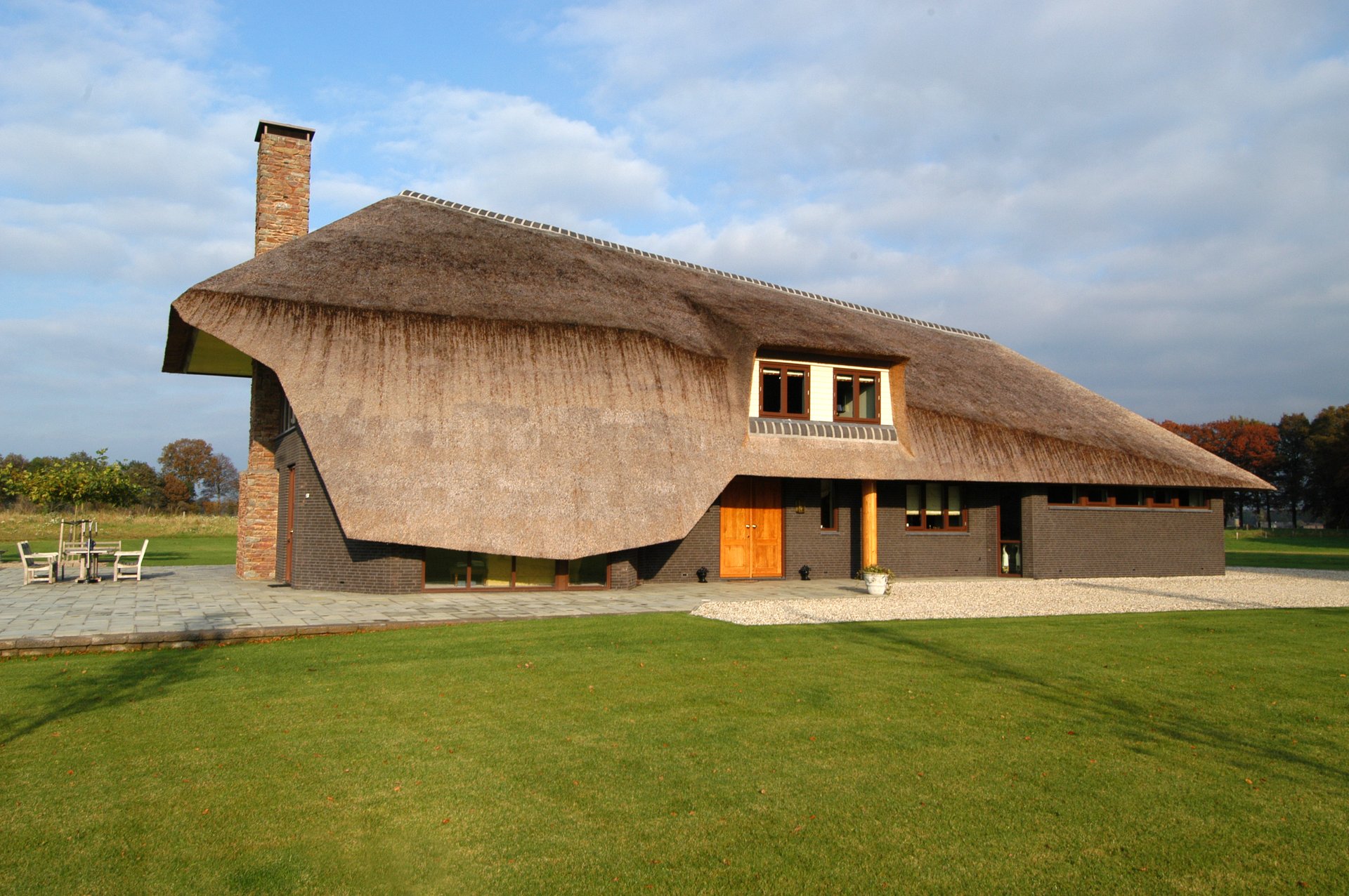 A country estate with an ever-changing silhouette