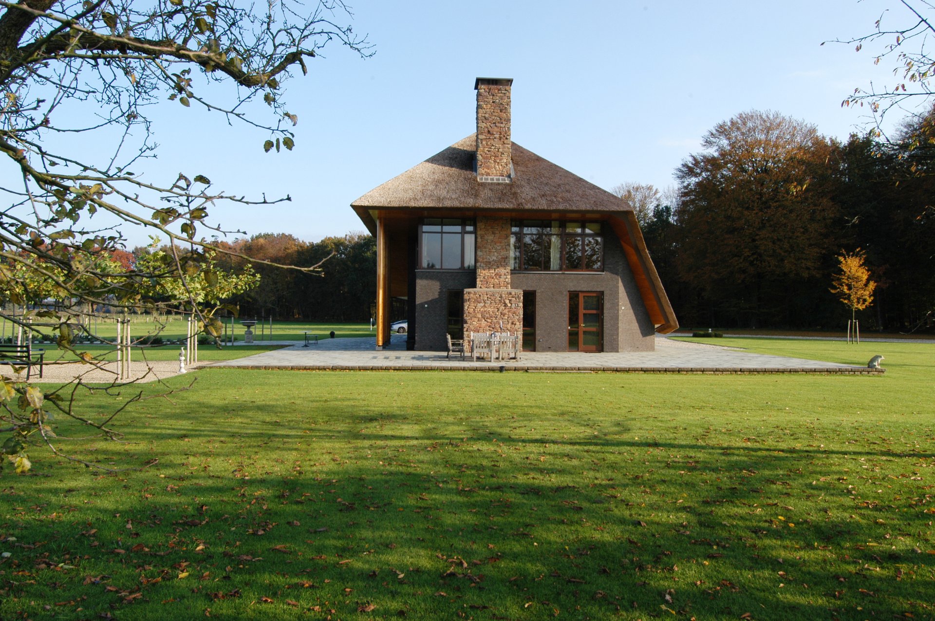 A country estate with an ever-changing silhouette