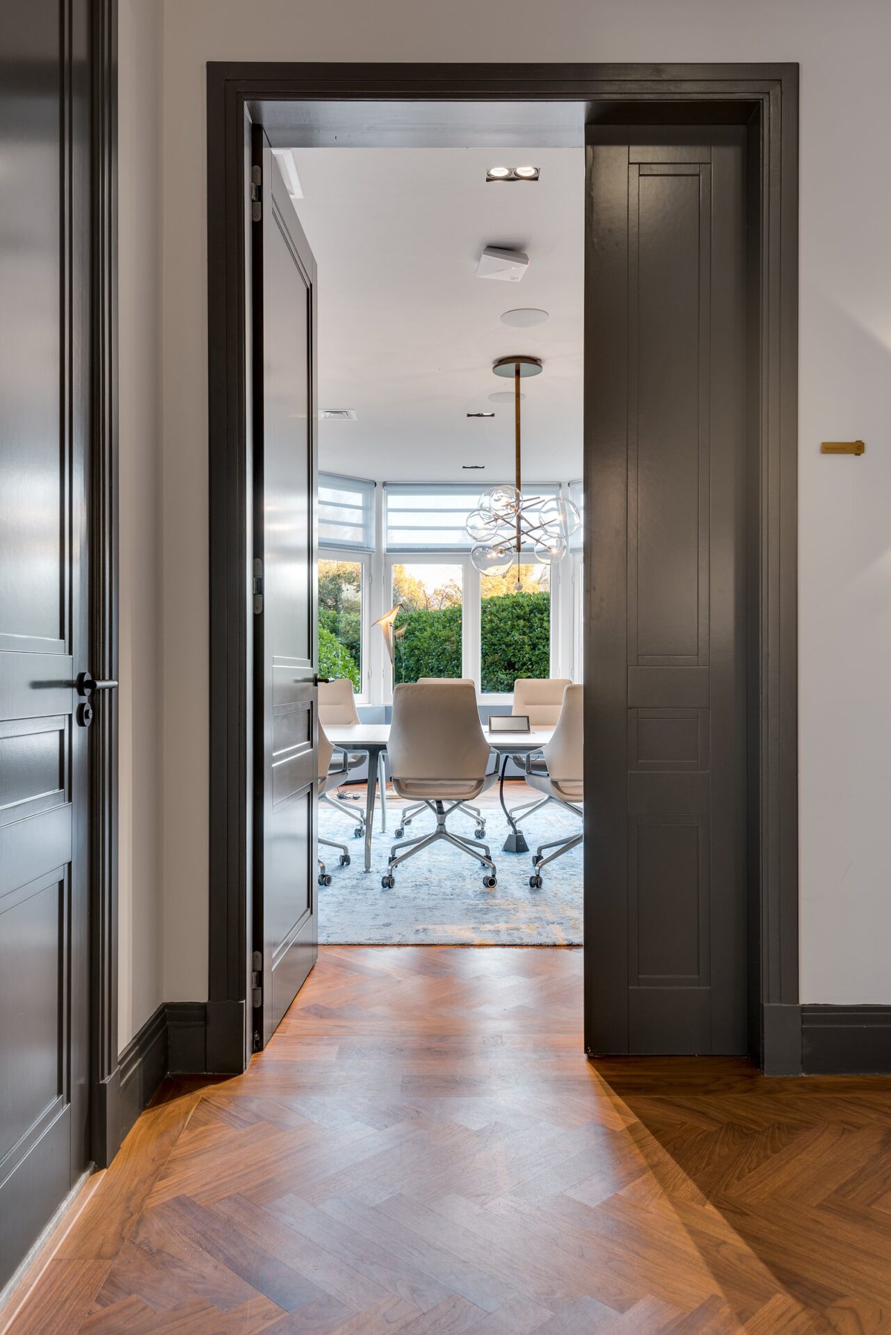 Office villa with semi-detached greenhouse