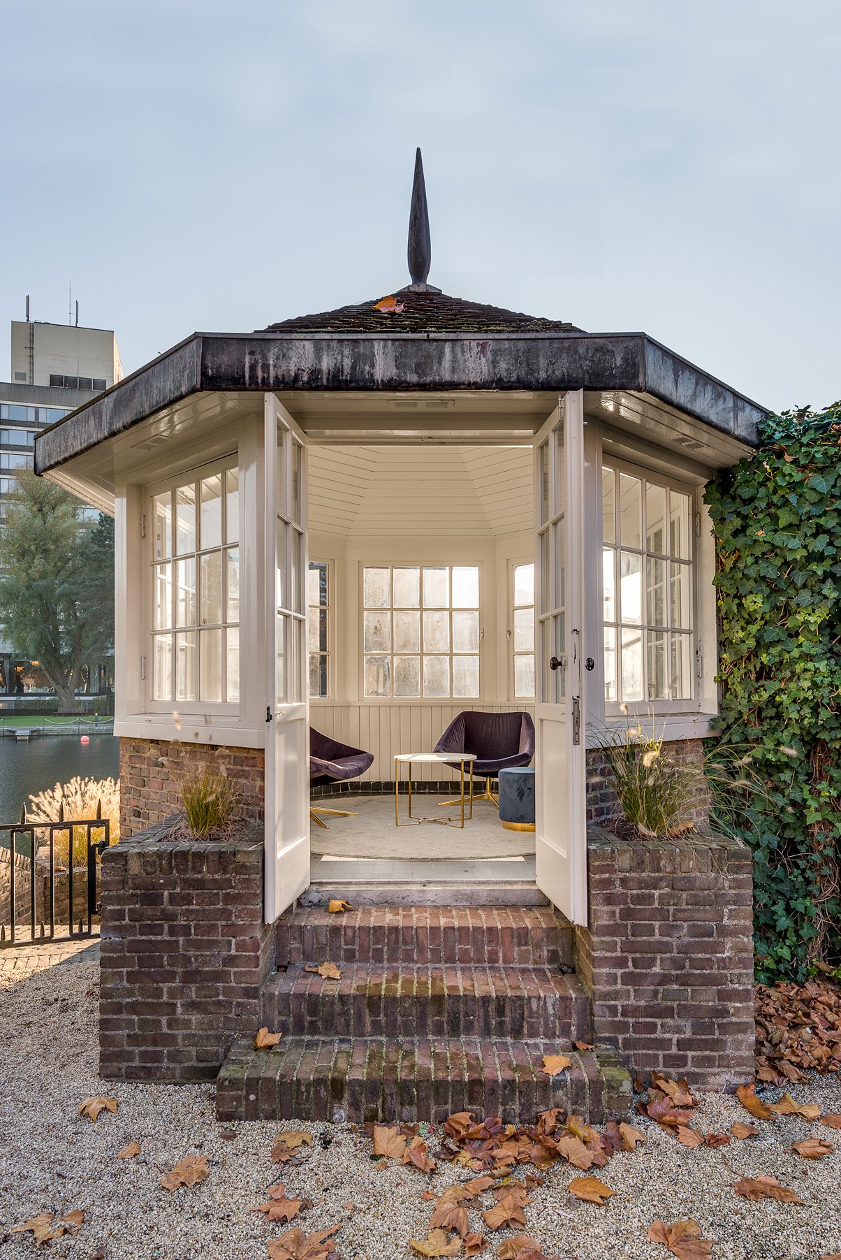 Office villa with contemporary layout