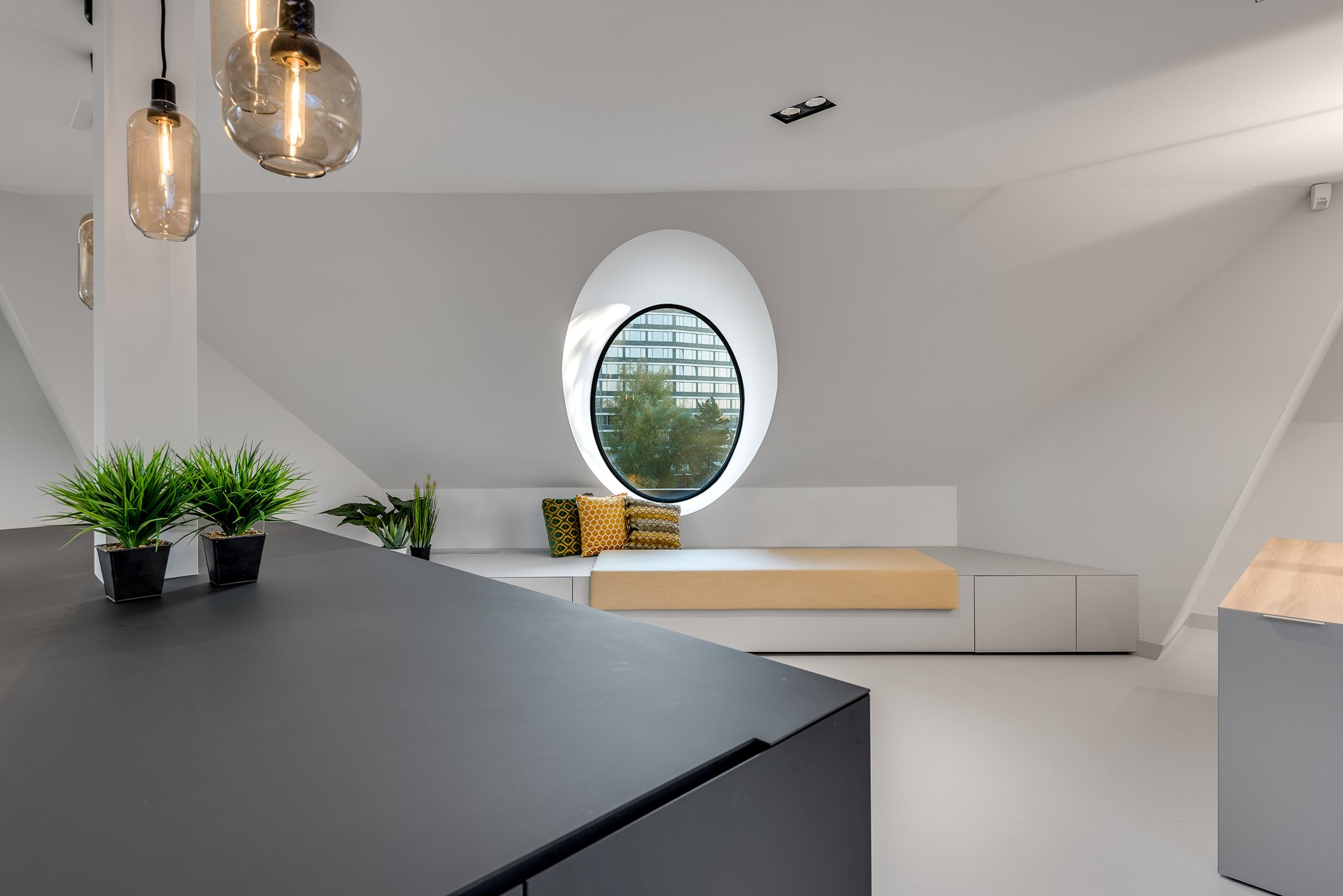 Office villa with Scandinavian-inspired top floors