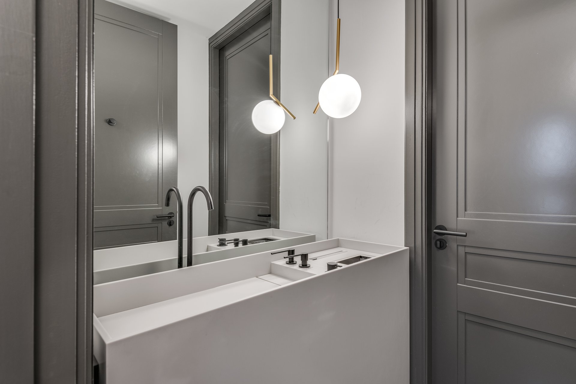 Office villa with semi-detached greenhouse