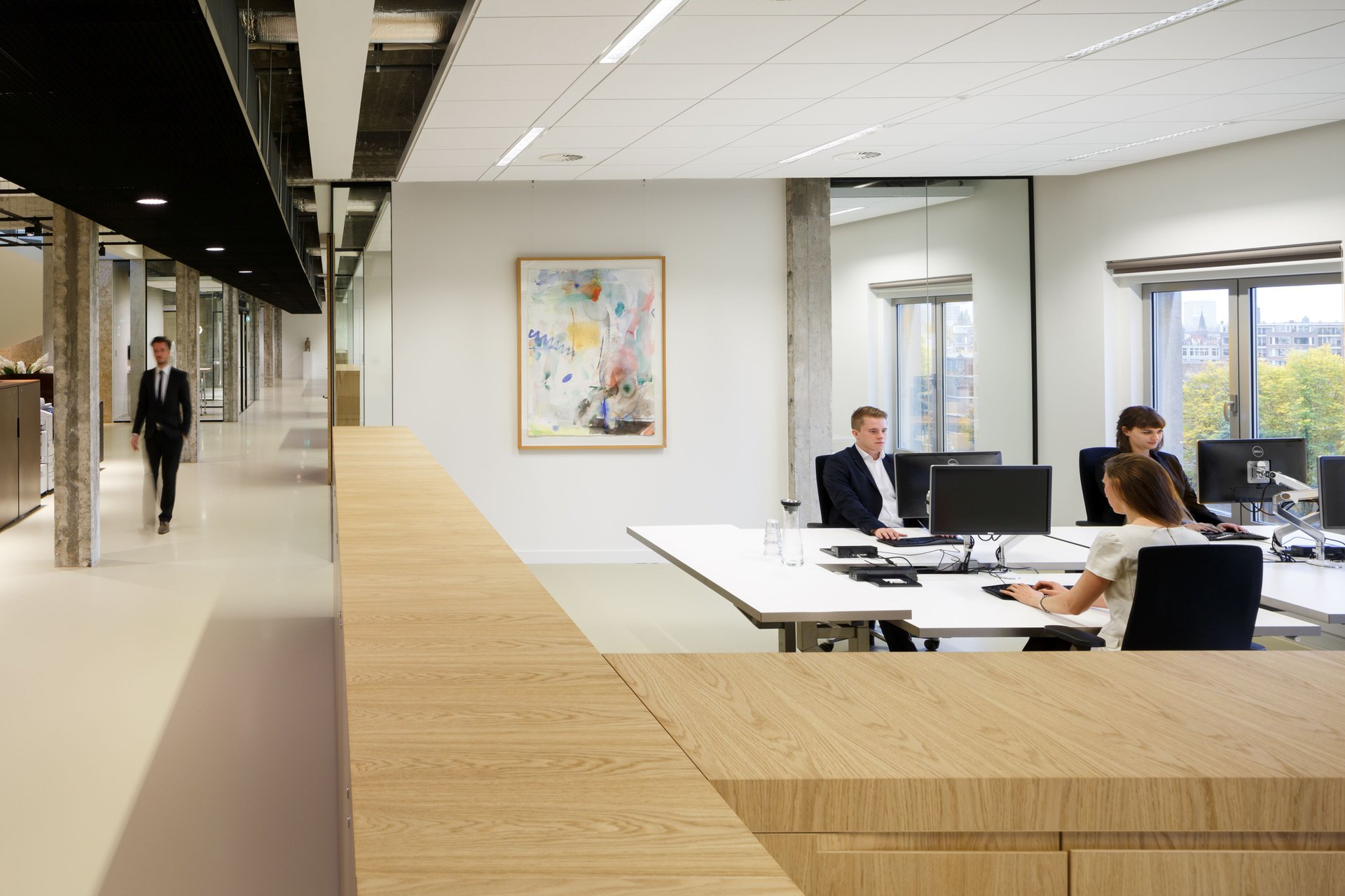 For EY Parthenon, Fokkema Architects realised a bright and surprising office environment, with a renovation of de nieuwe bank building in Rotterdam.