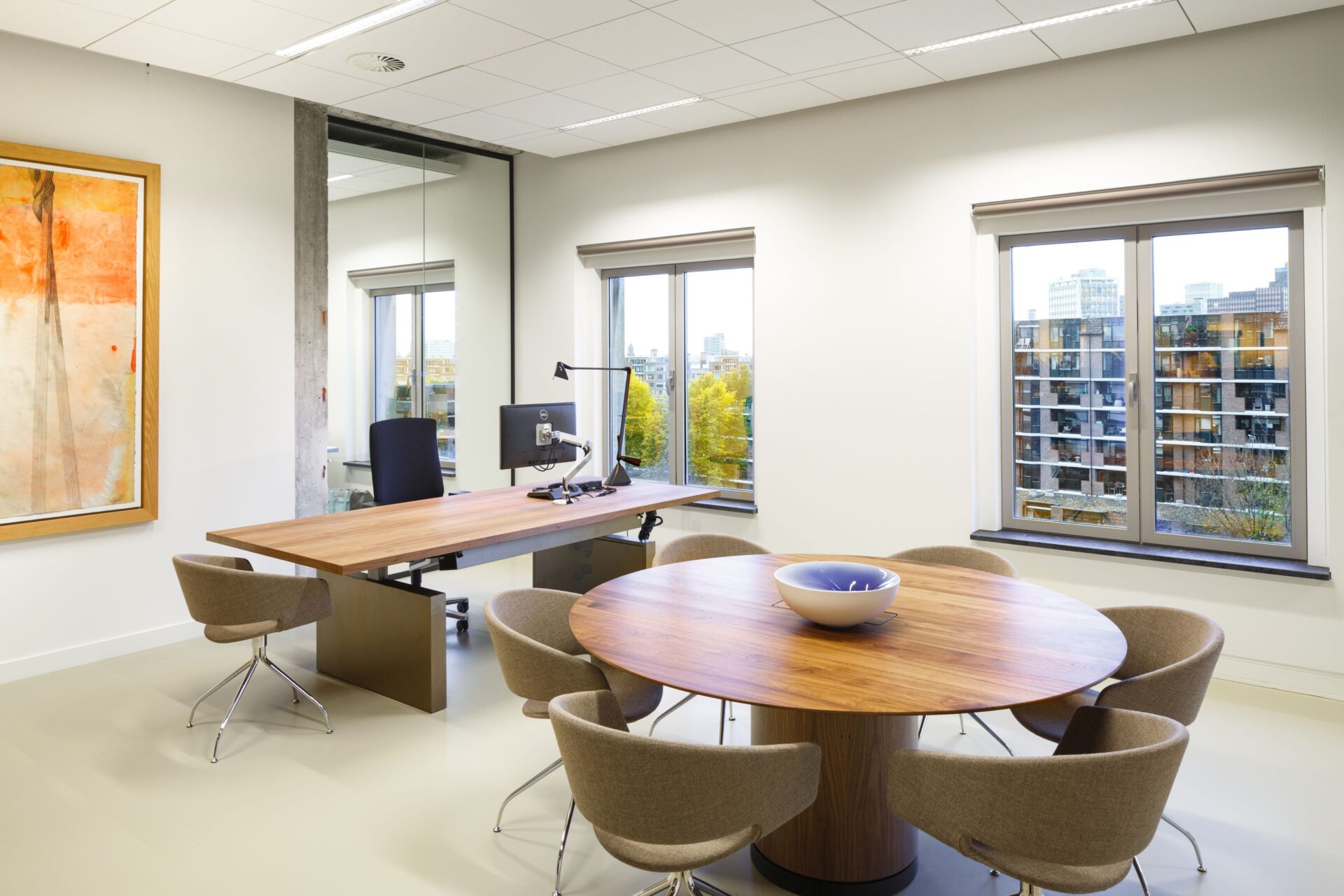 For EY Parthenon, Fokkema Architects realised a bright and surprising office environment, with a renovation of de nieuwe bank building in Rotterdam.