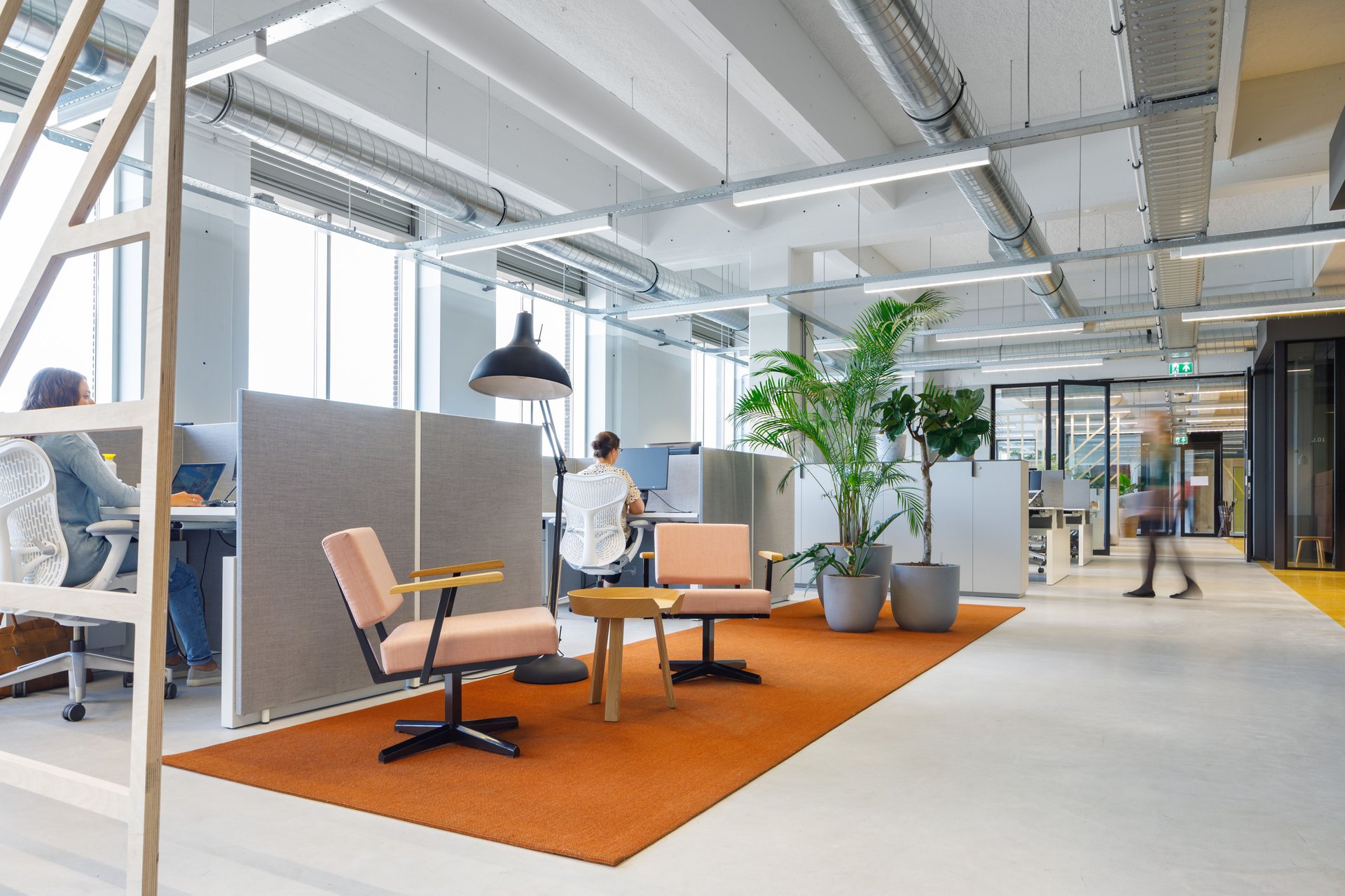 Architecture. With its relocation to the cleantech campus IPKW, global accountancy and advisory firm EY immersed its Arnhem office amid a forward thin