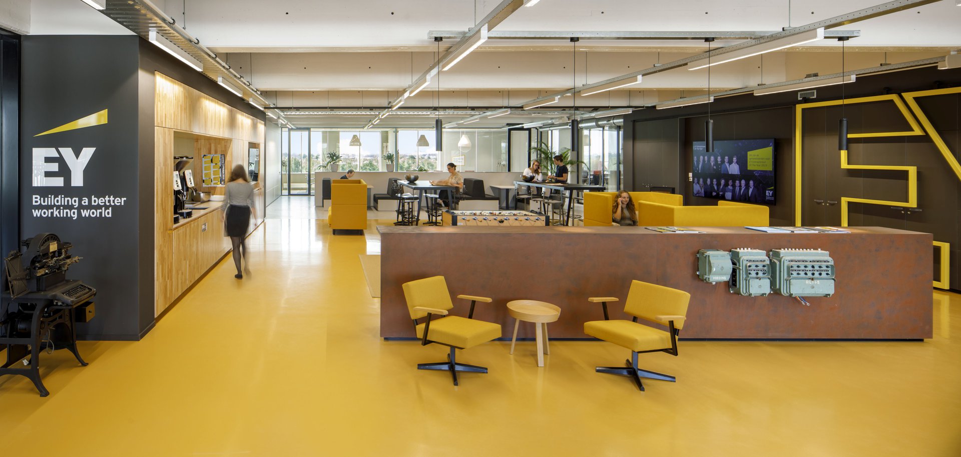 Architecture. With its relocation to the cleantech campus IPKW, global accountancy and advisory firm EY immersed its Arnhem office amid a forward thin