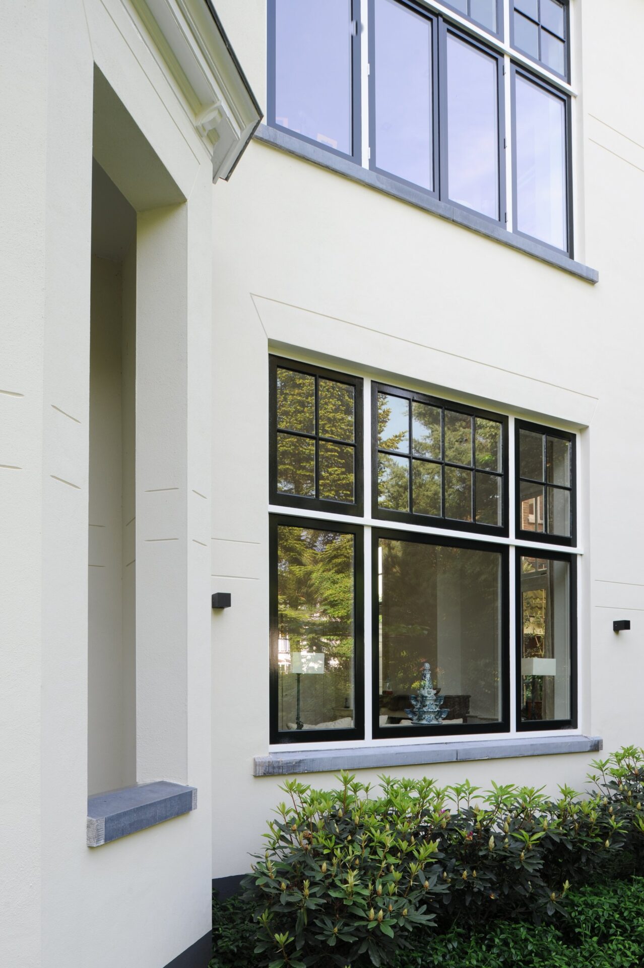 A serene residence in monochrome with a modern design