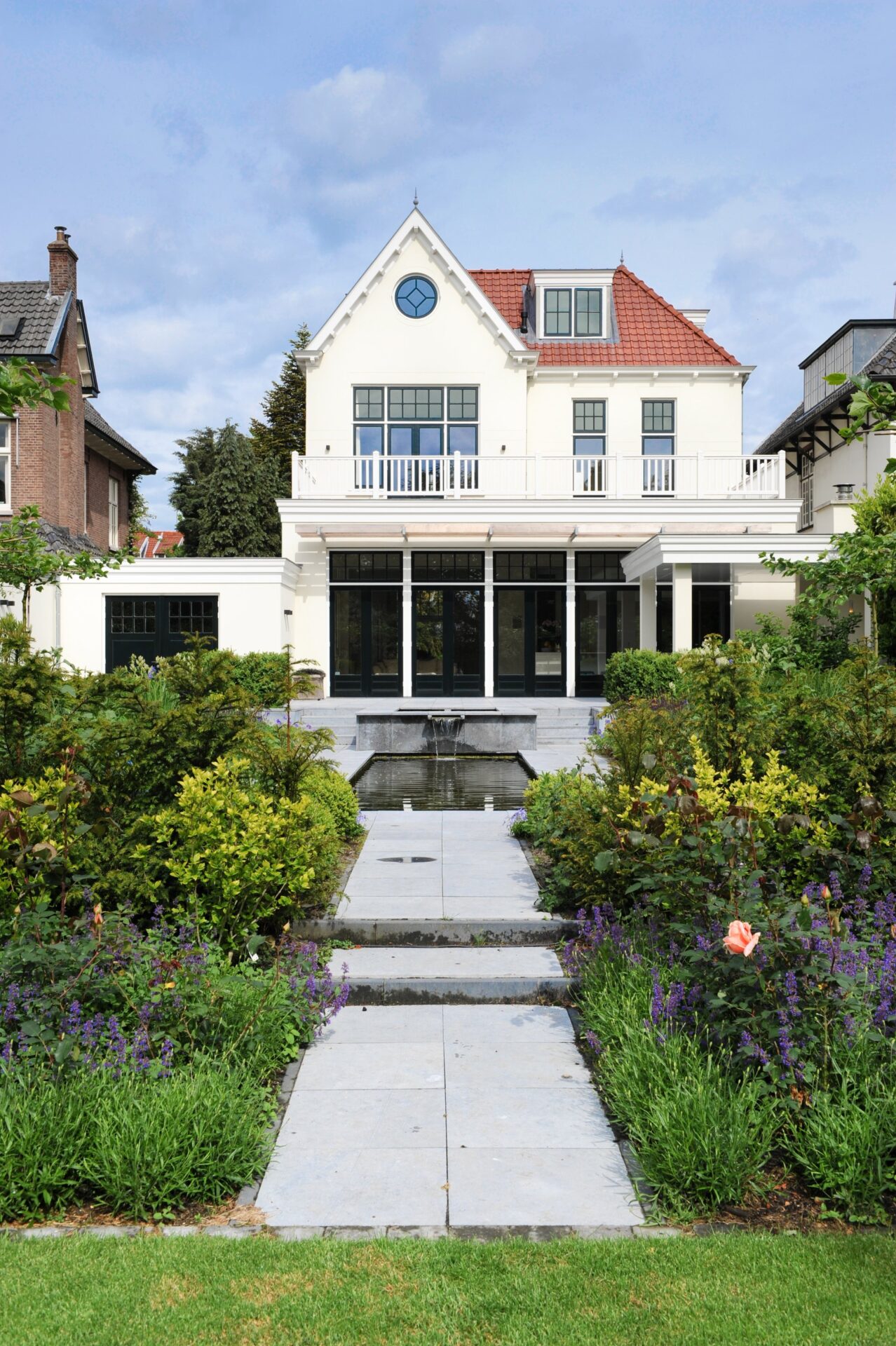 A serene residence in monochrome with a modern design