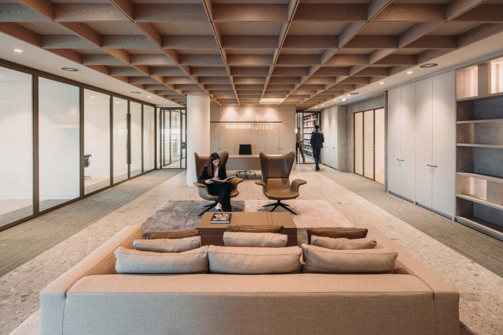 Alpine Tranquility, Urban Energy: A Workspace in Balance