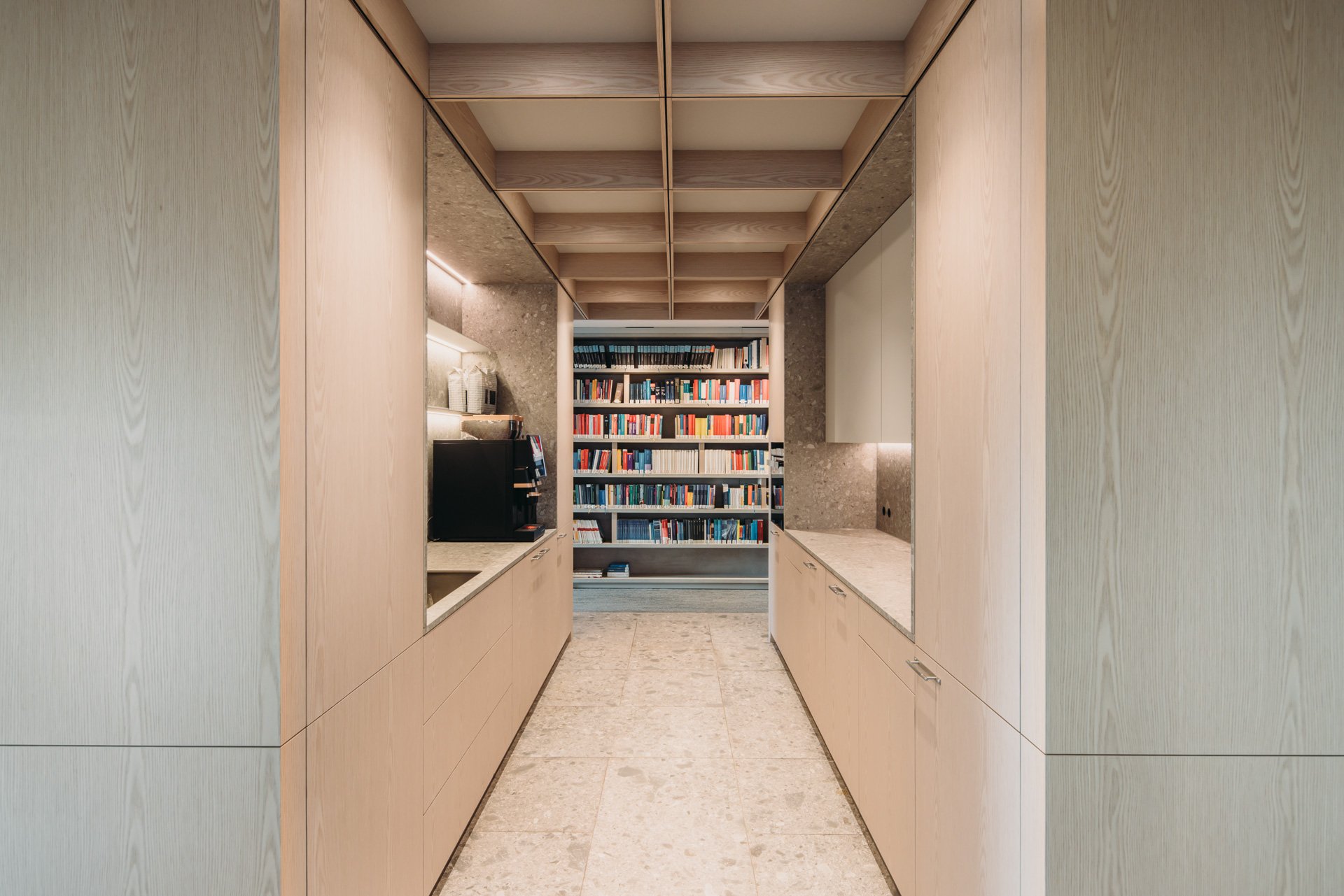 Alpine Tranquility, Urban Energy: A Workspace in Balance