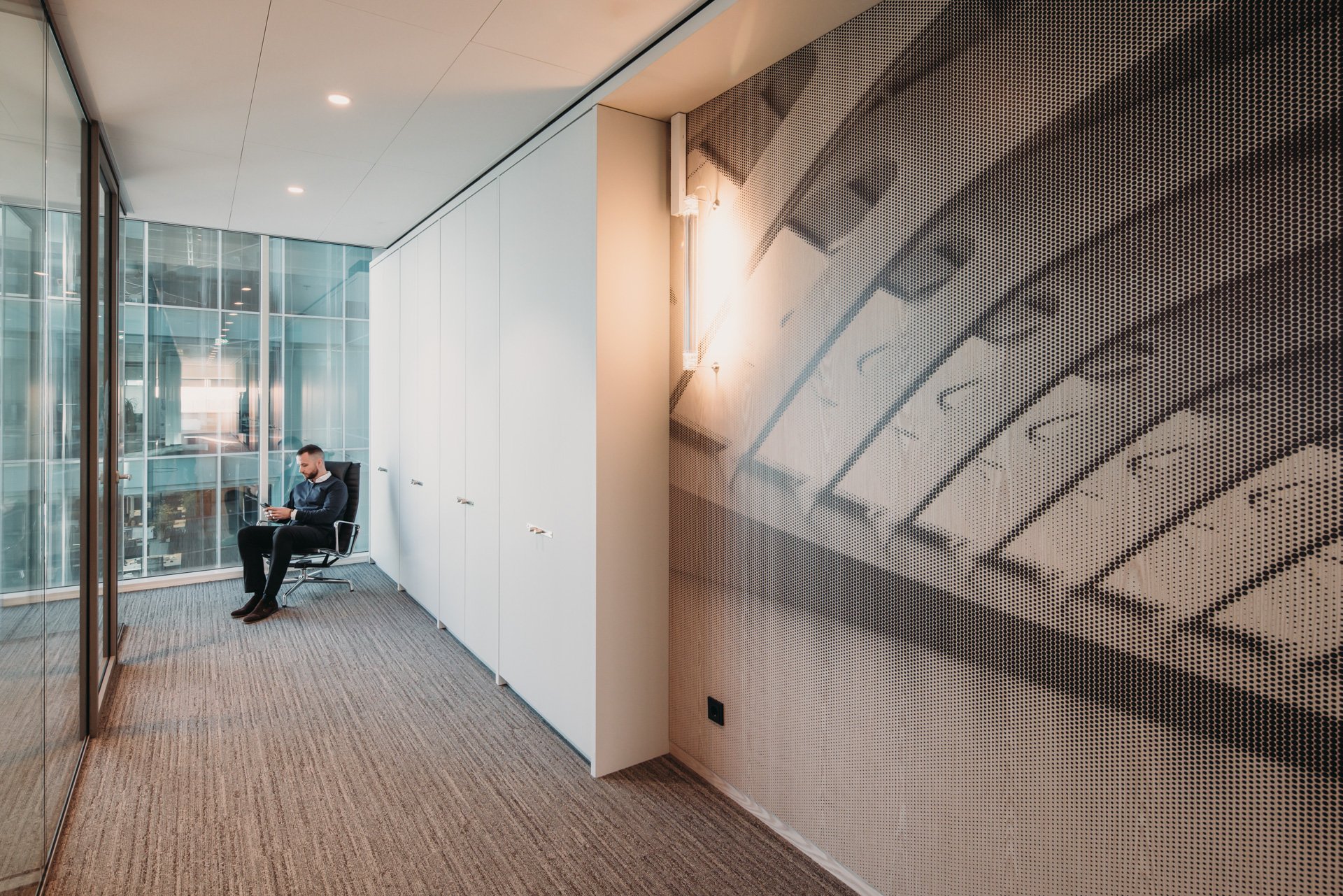 Alpine Tranquility, Urban Energy: A Workspace in Balance