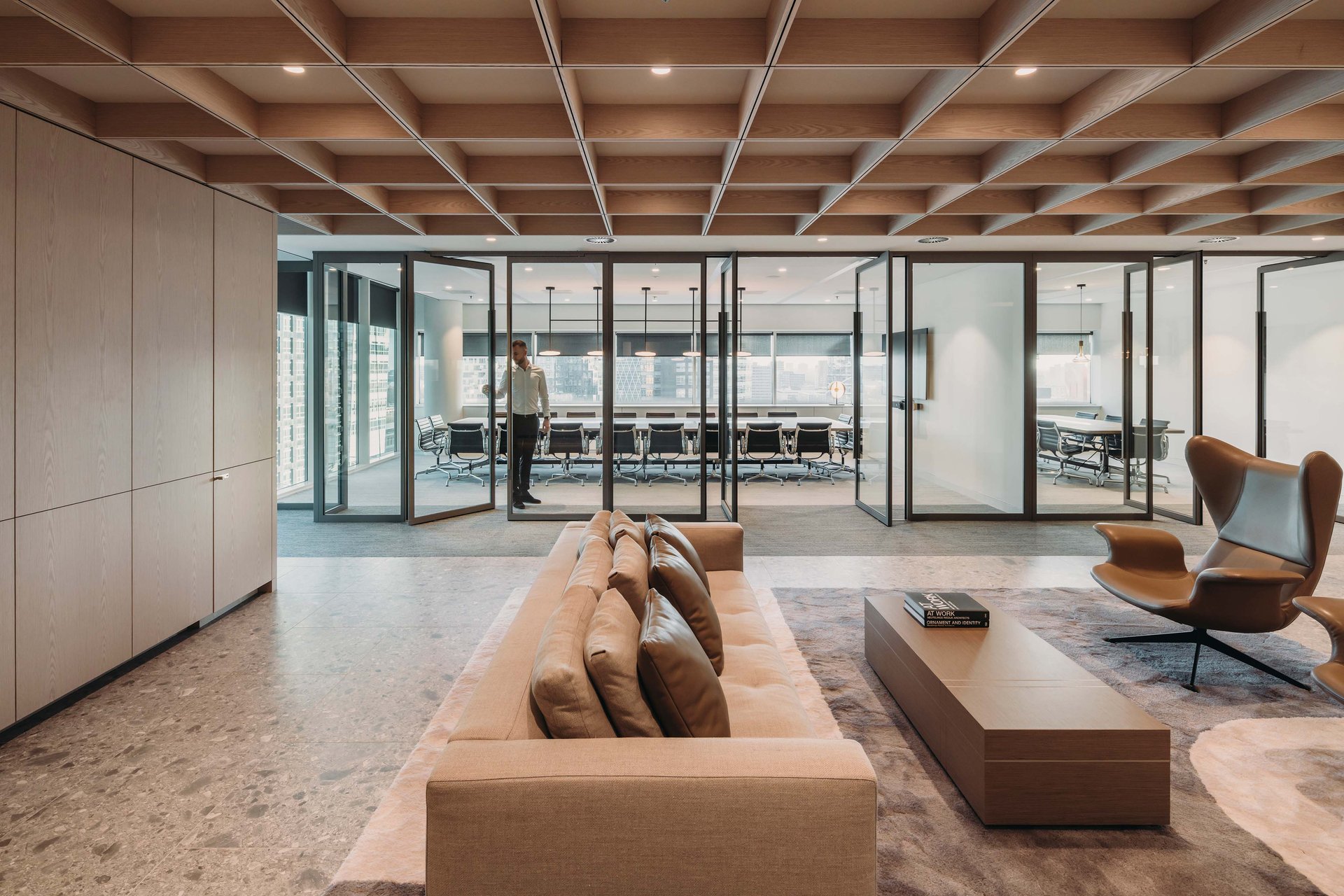 Alpine Tranquility, Urban Energy: A Workspace in Balance