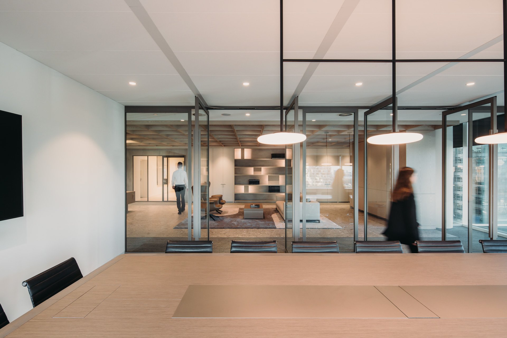 Alpine Tranquility, Urban Energy: A Workspace in Balance