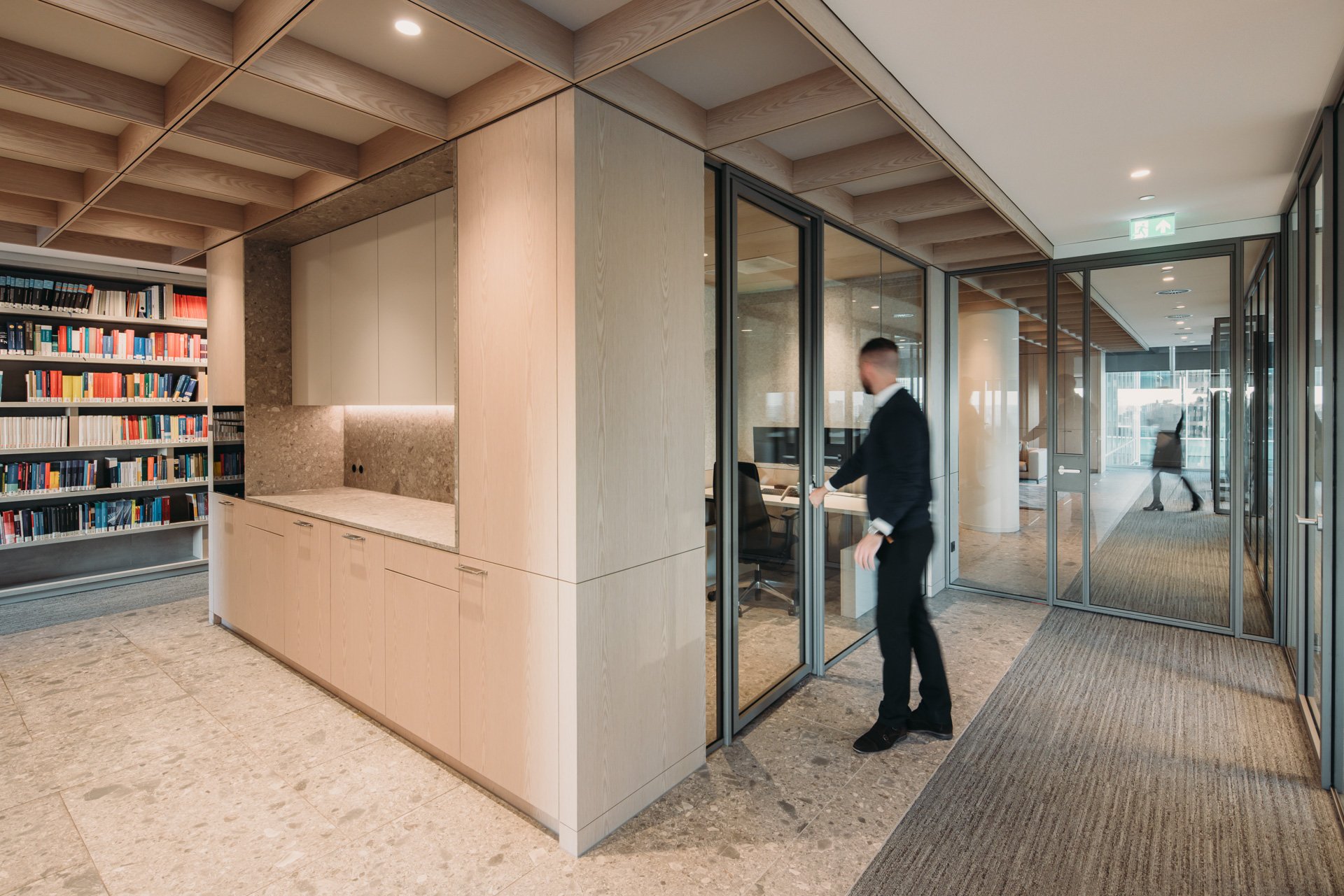 Alpine Tranquility, Urban Energy: A Workspace in Balance