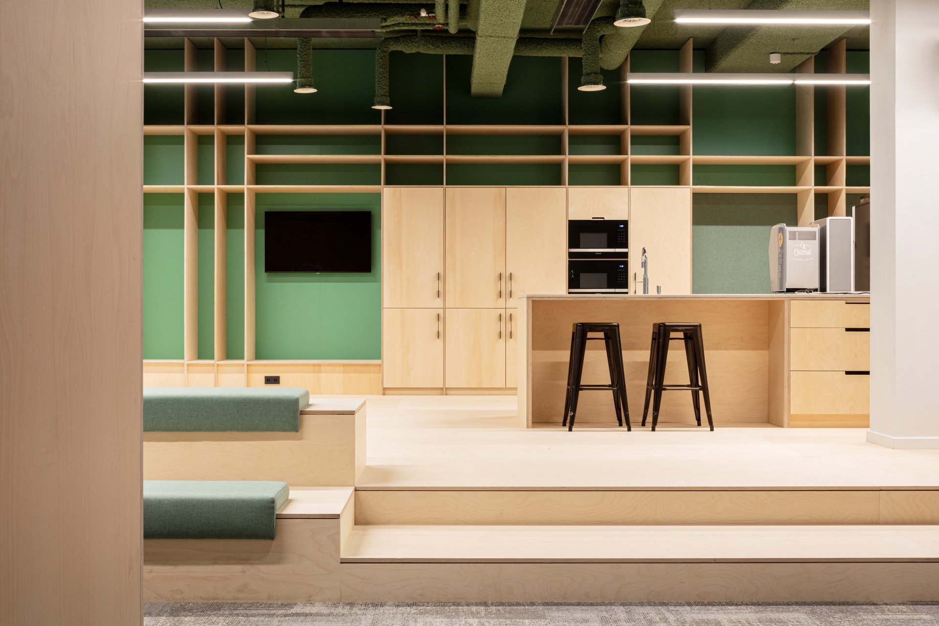 Header image showcasing the FrieslandCampina office design