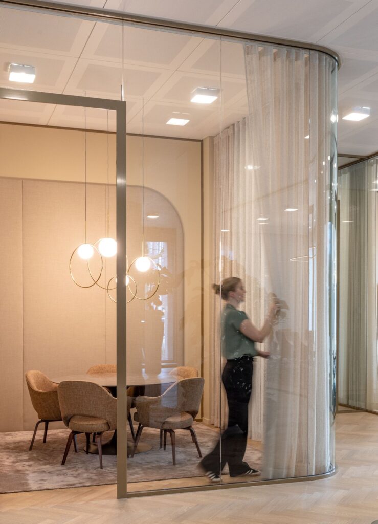 Vintage furniture and iconic designs in the office
