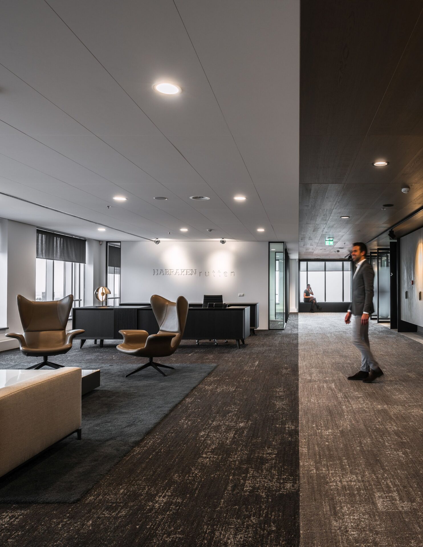 360° view over the city of Rotterdam from the 25th floor of the Millennium Tower