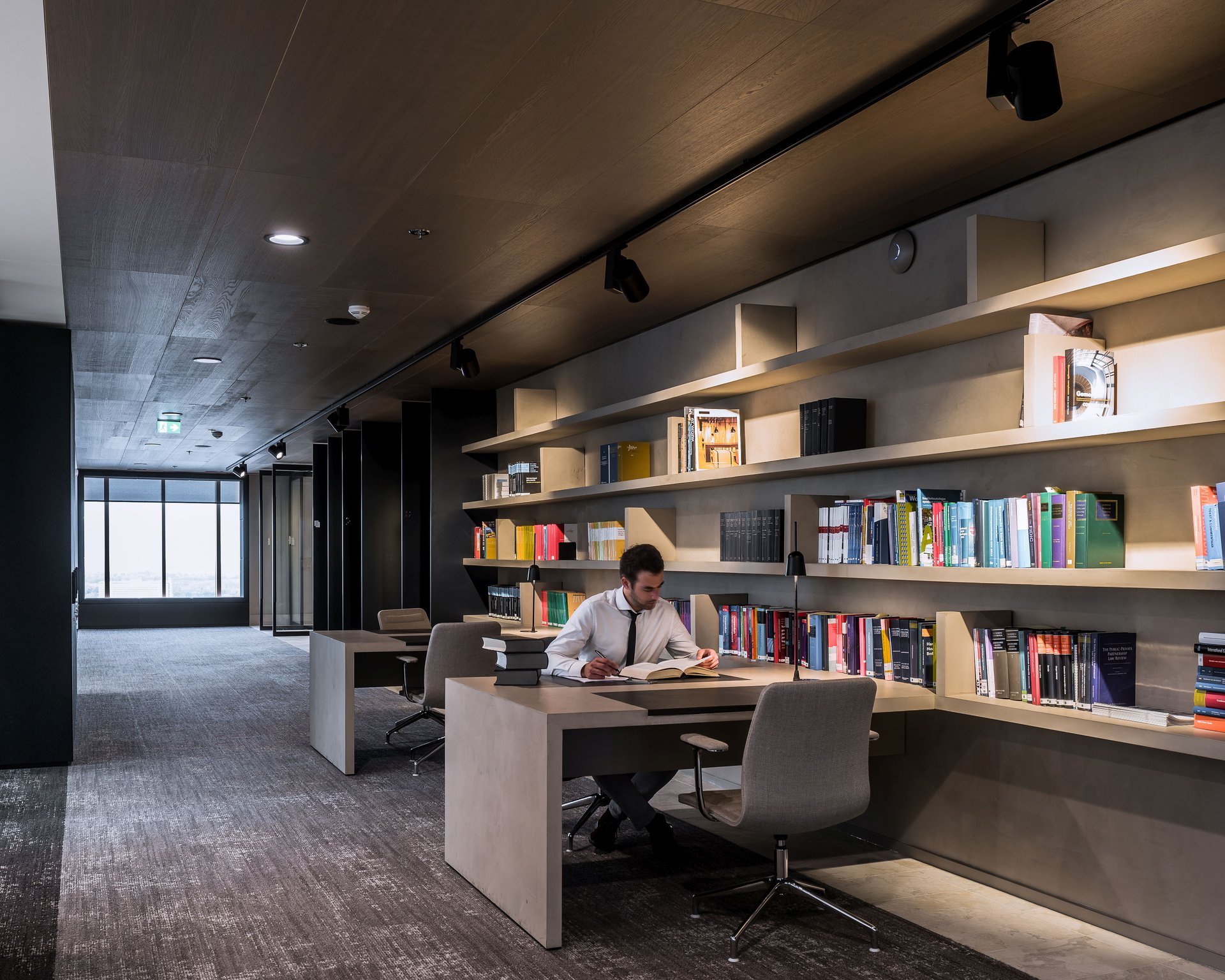 360° view over the city of Rotterdam from the 25th floor of the Millennium Tower