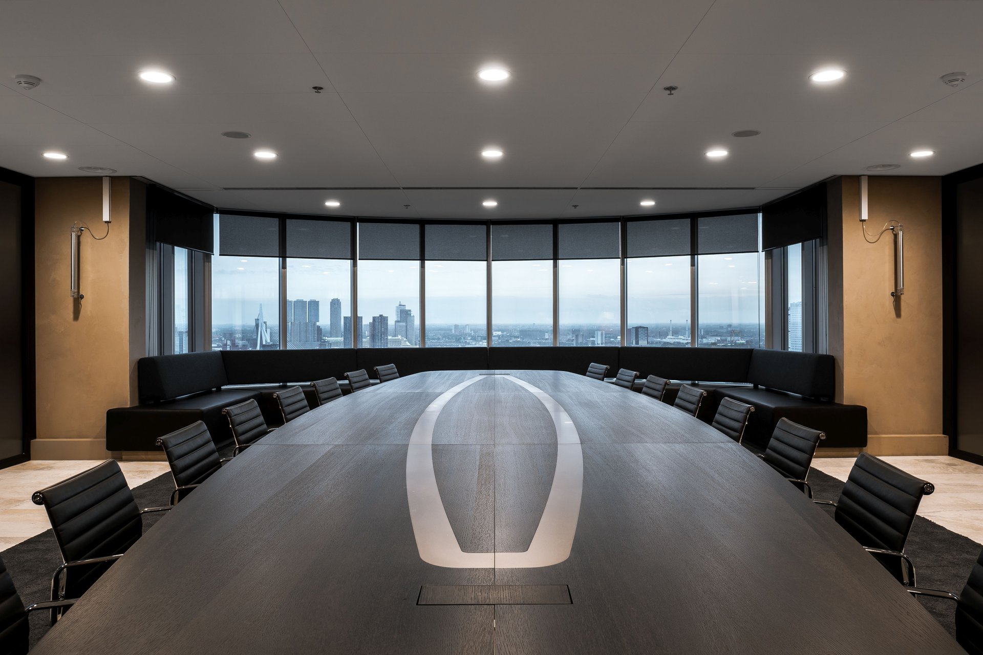 360° view over the city of Rotterdam from the 25th floor of the Millennium Tower