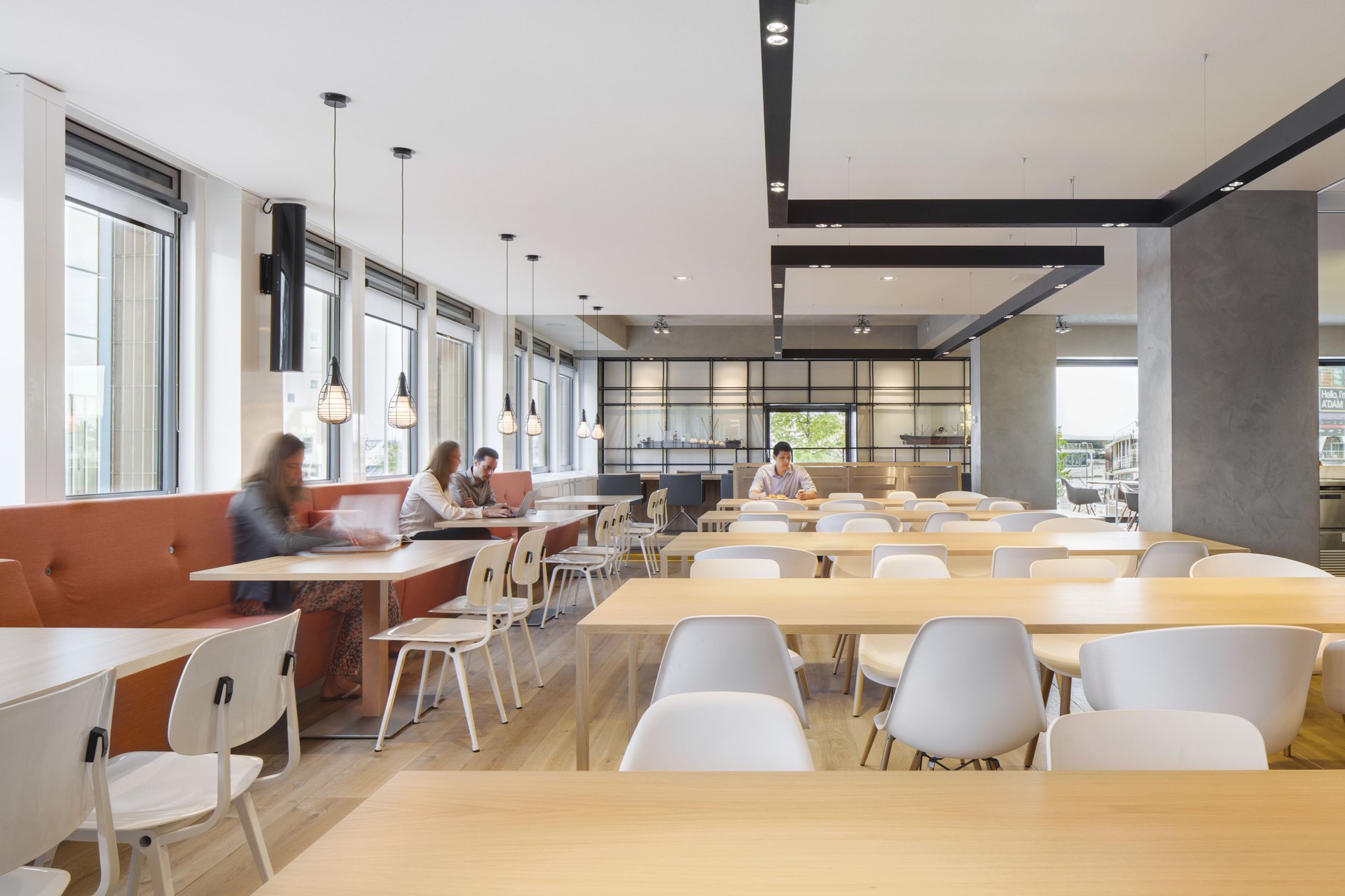 Modern interior design in 'Het Havengebouw'