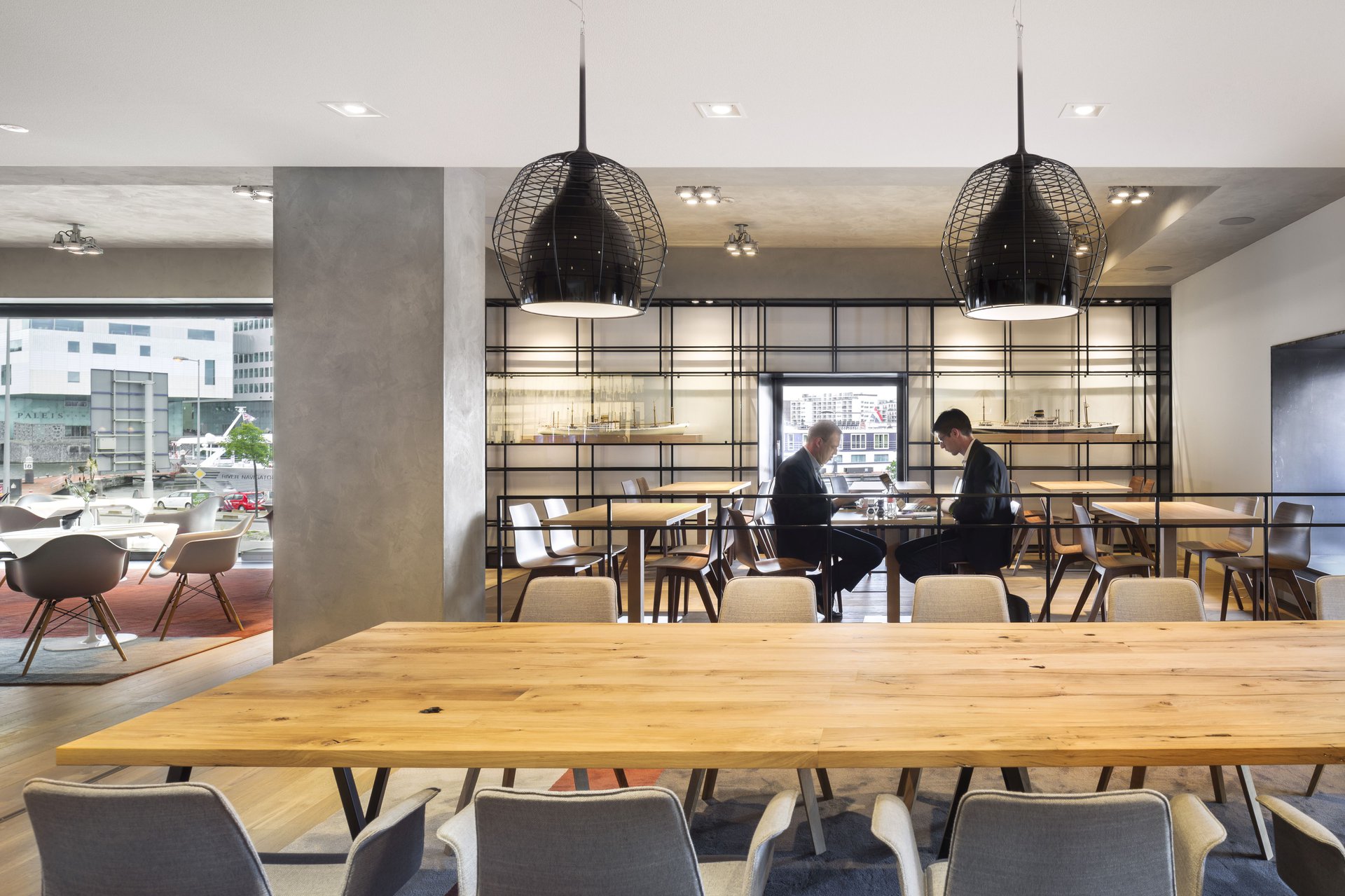 Modernized spaces in 'Het Havengebouw'