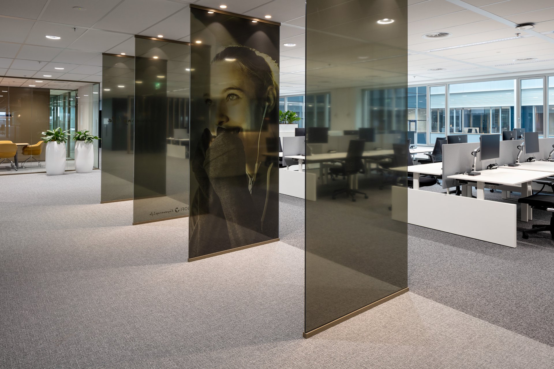 Office space with integrated greenery