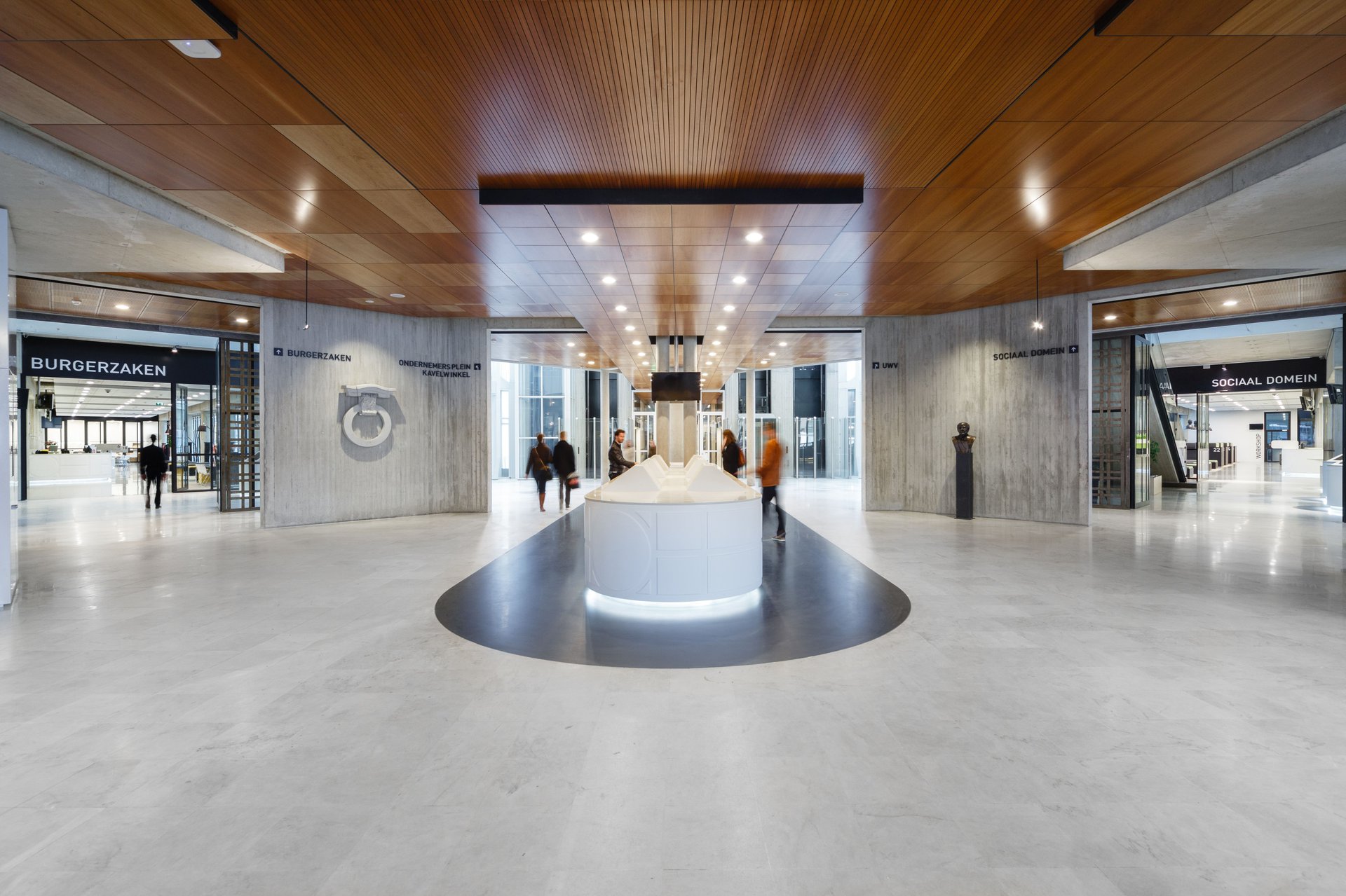 City hall Almere updates service concept with its own unique signature