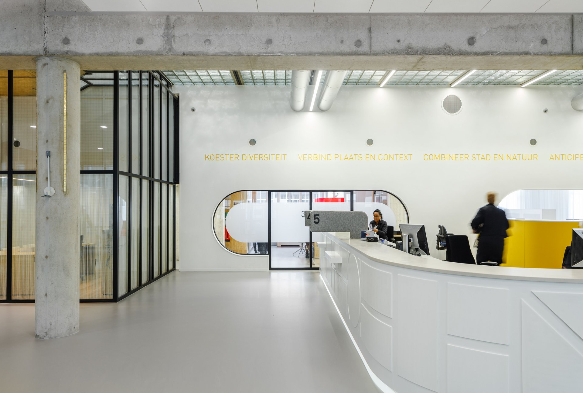 City hall Almere updates service concept with its own unique signature