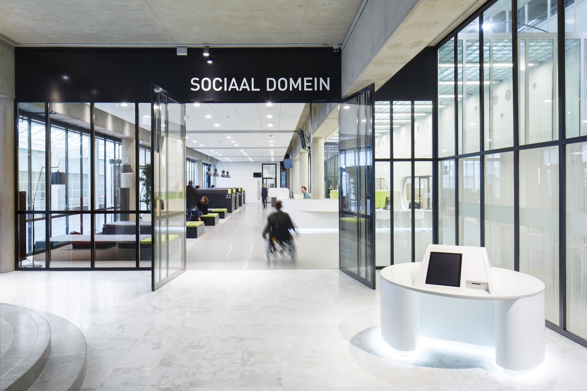 City hall Almere updates service concept with its own unique signature