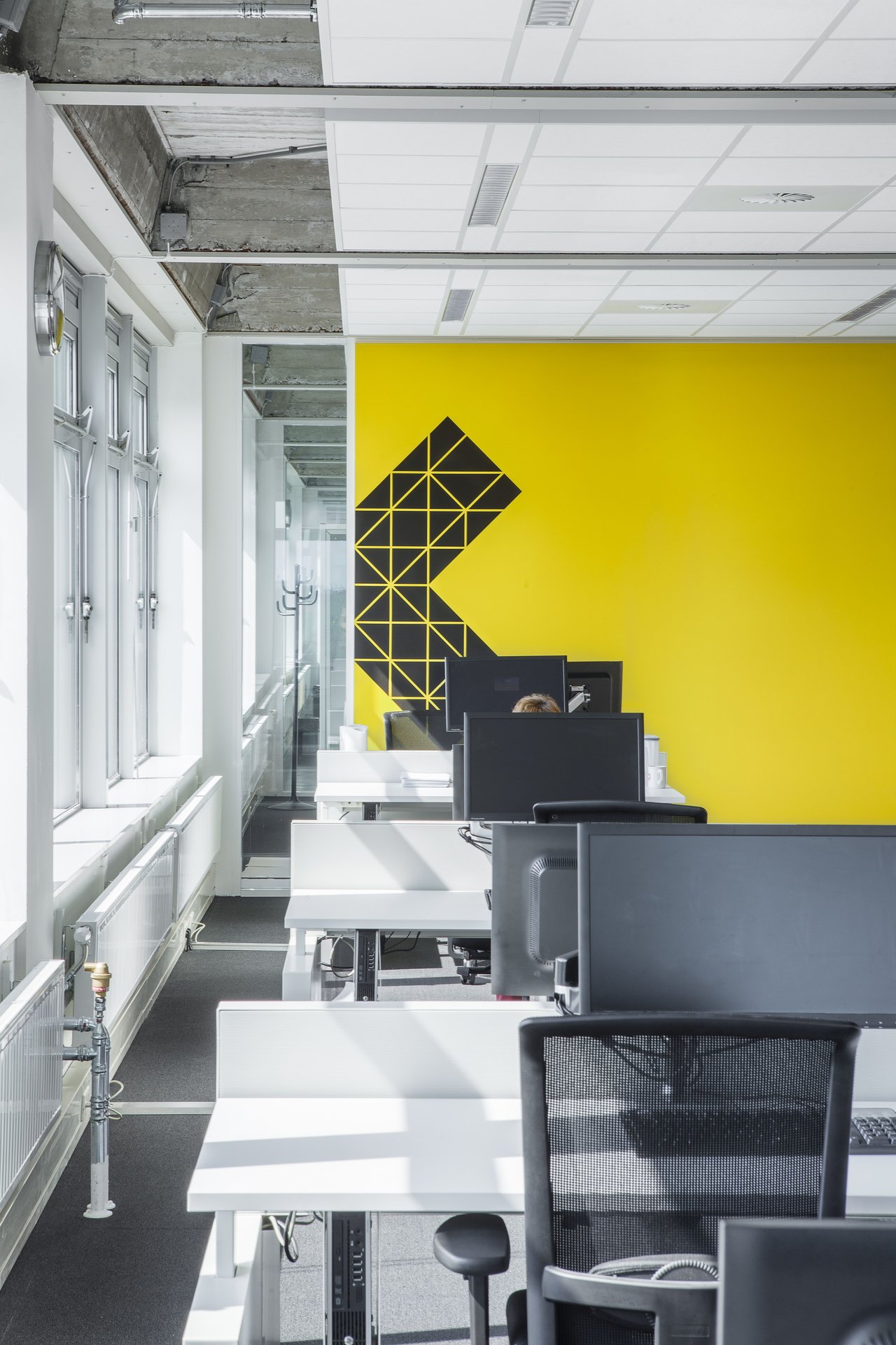 The rythmic and transparent design is enriched with outspoken patterns and colour