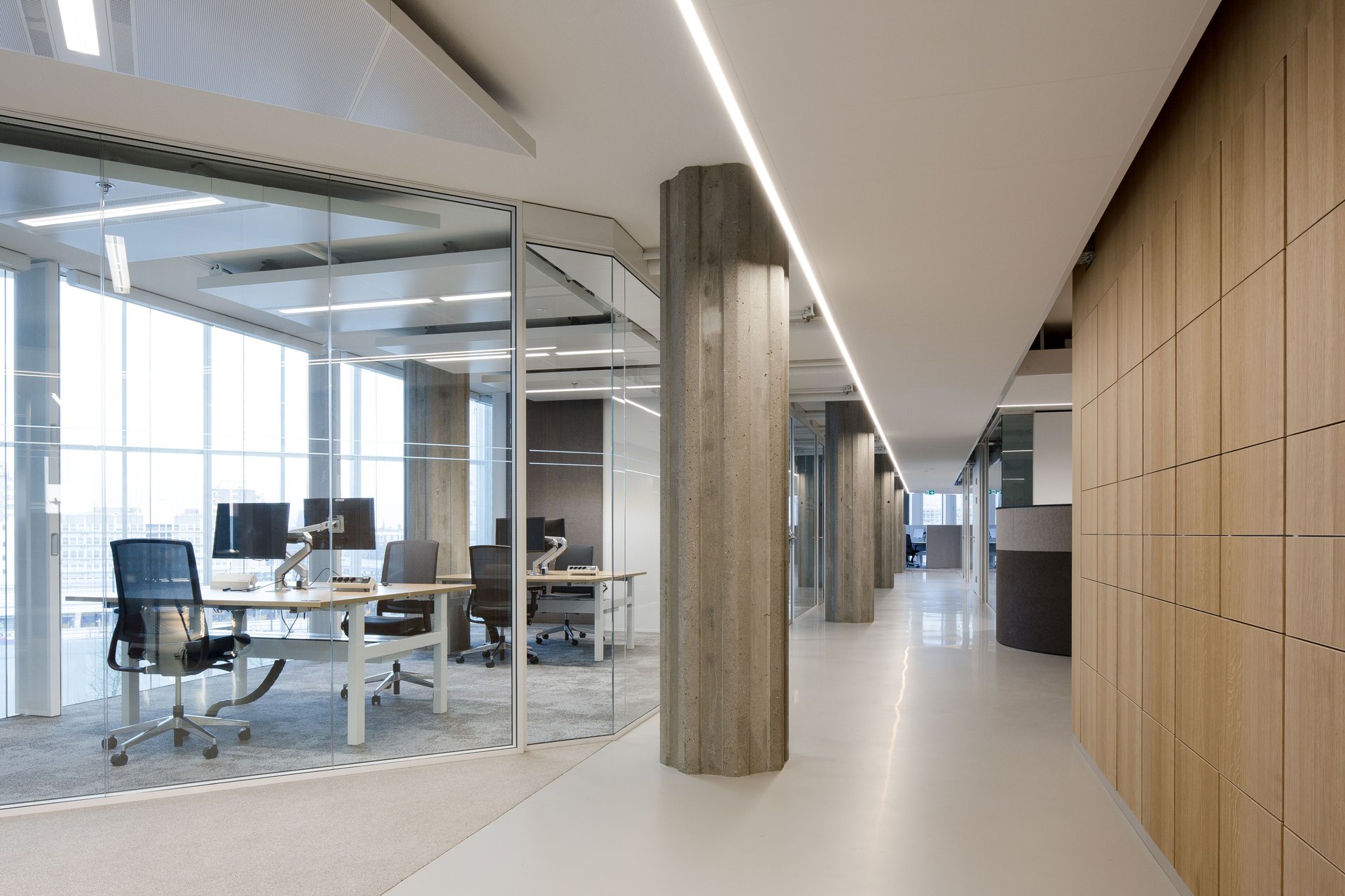 Voids, balconies and staircases make a continuous sequence of spaces