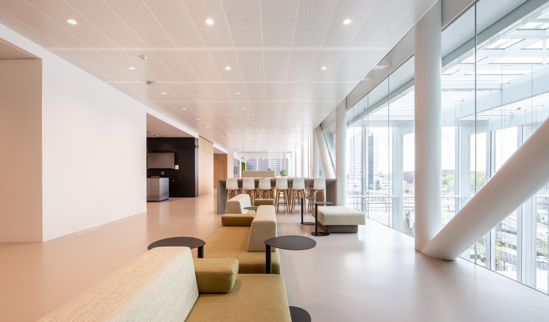 Voids, balconies and staircases make a continuous sequence of spaces