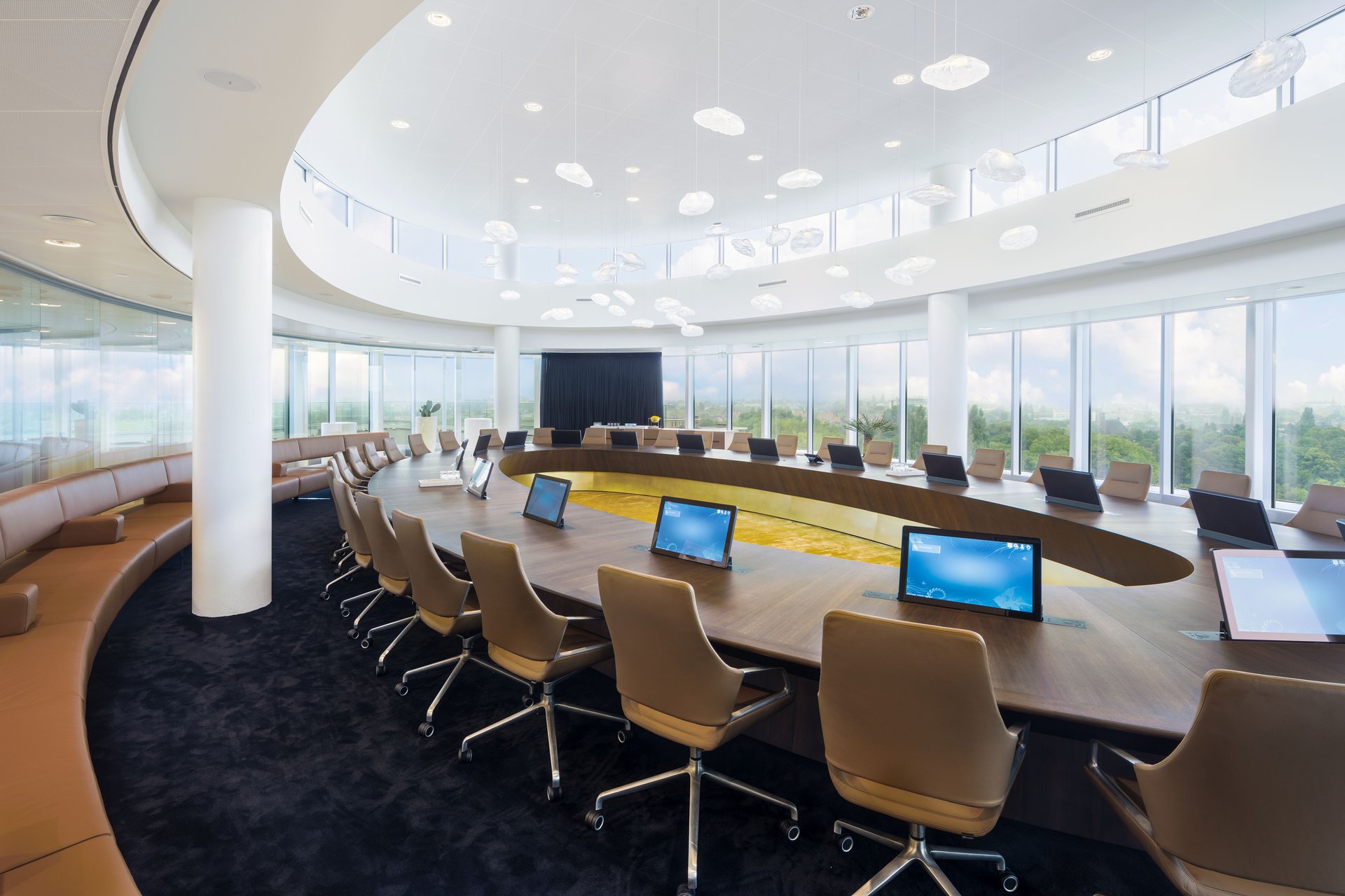 Fluidity between spaces, spectacular voids, exciting routing and the symbiosis between the interior elements and the building.