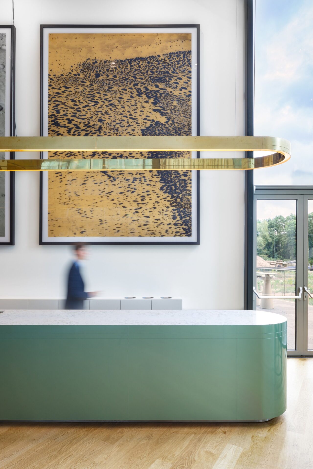 Fluidity between spaces, spectacular voids, exciting routing and the symbiosis between the interior elements and the building.