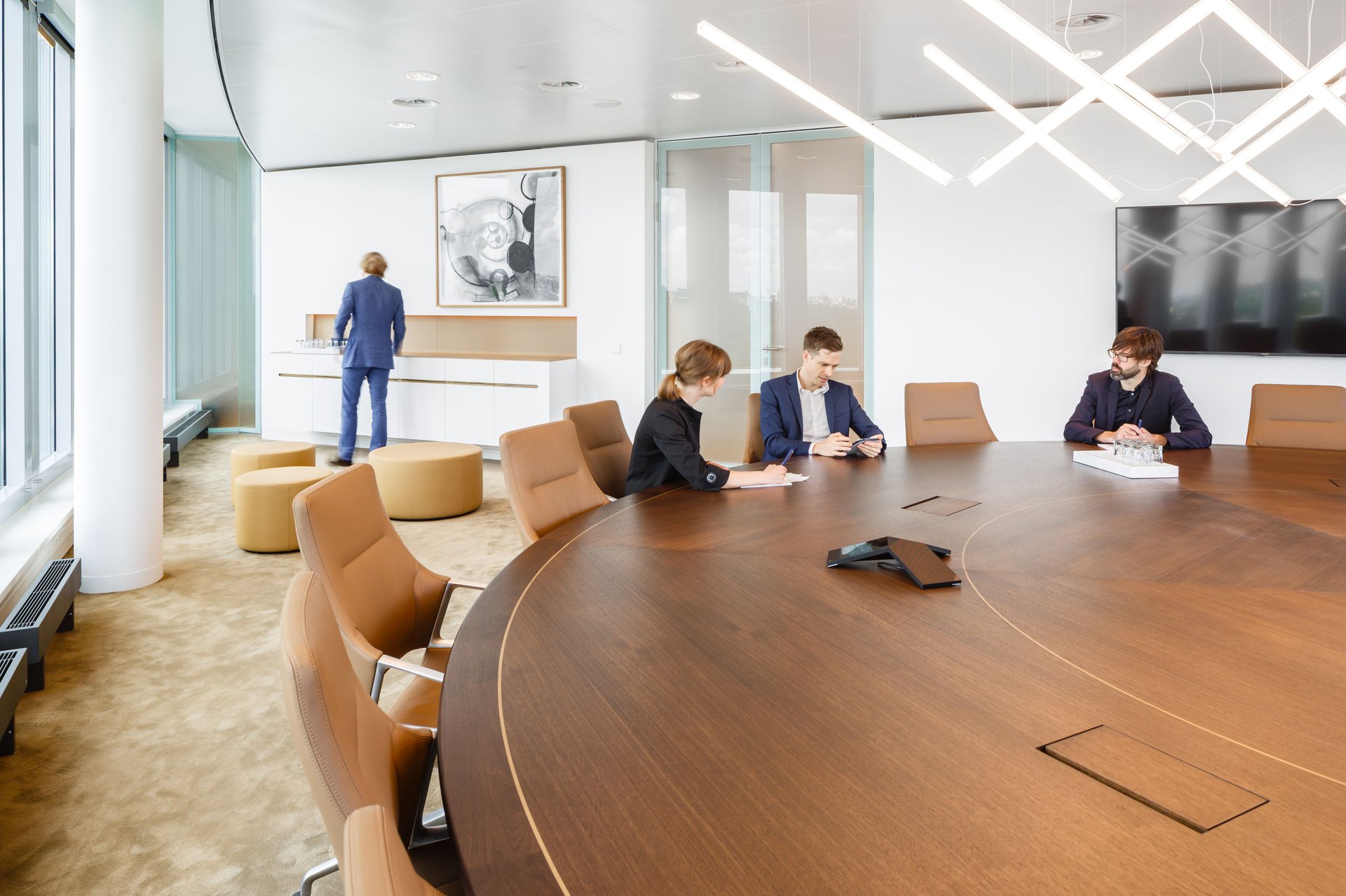 Fluidity between spaces, spectacular voids, exciting routing and the symbiosis between the interior elements and the building.