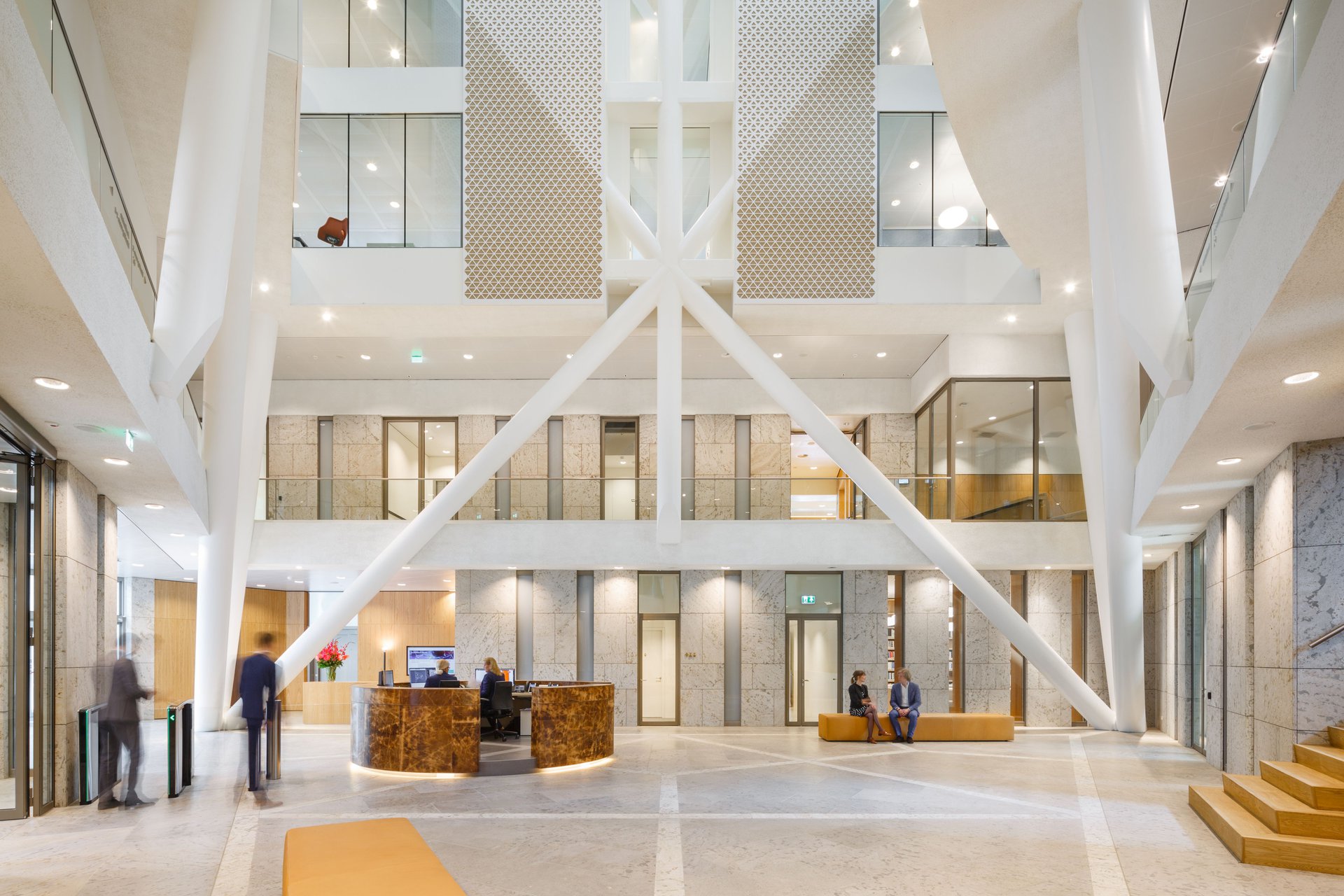 Fluidity between spaces, spectacular voids, exciting routing and the symbiosis between the interior elements and the building.