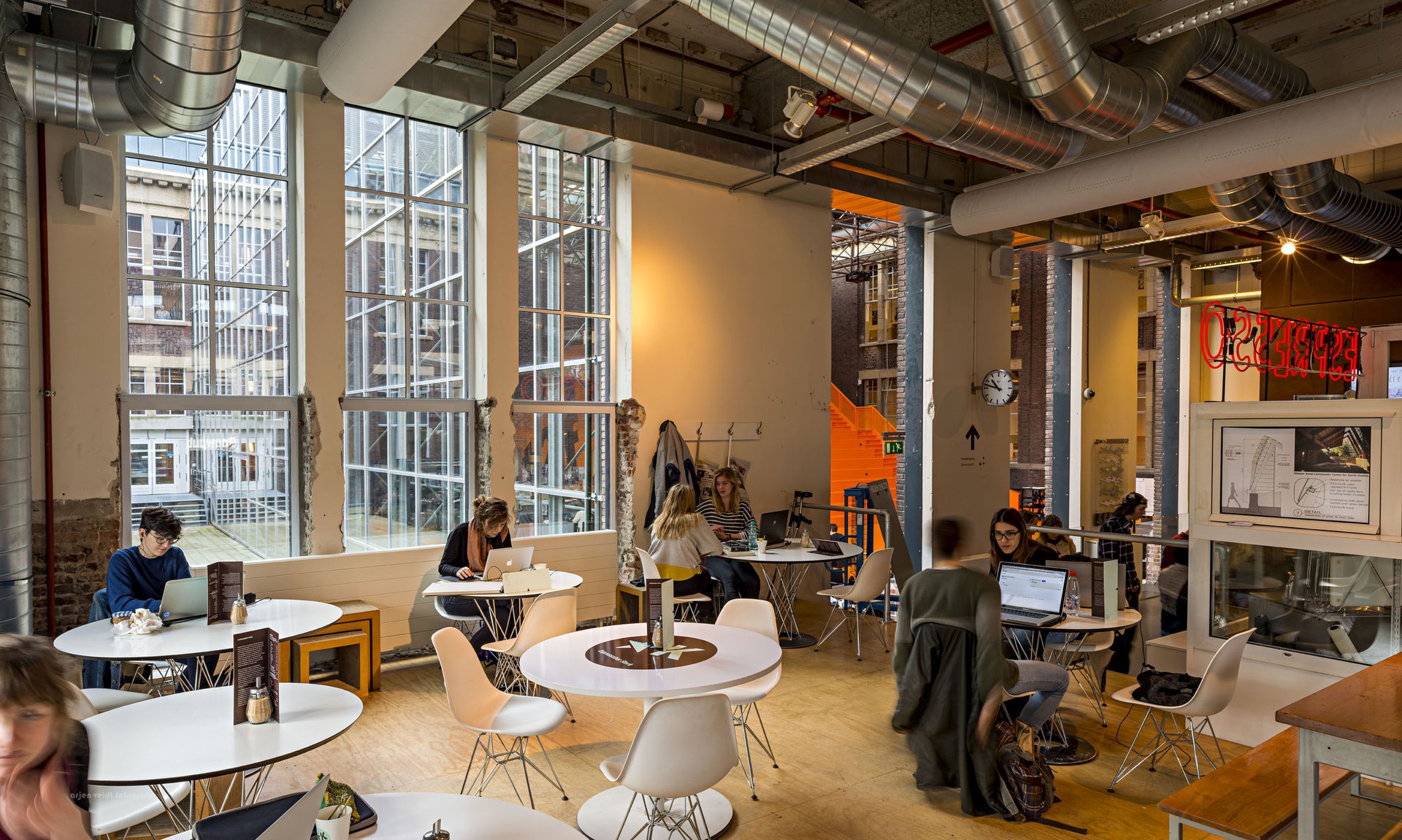 Meeting areas at TU Delft Bouwkunde